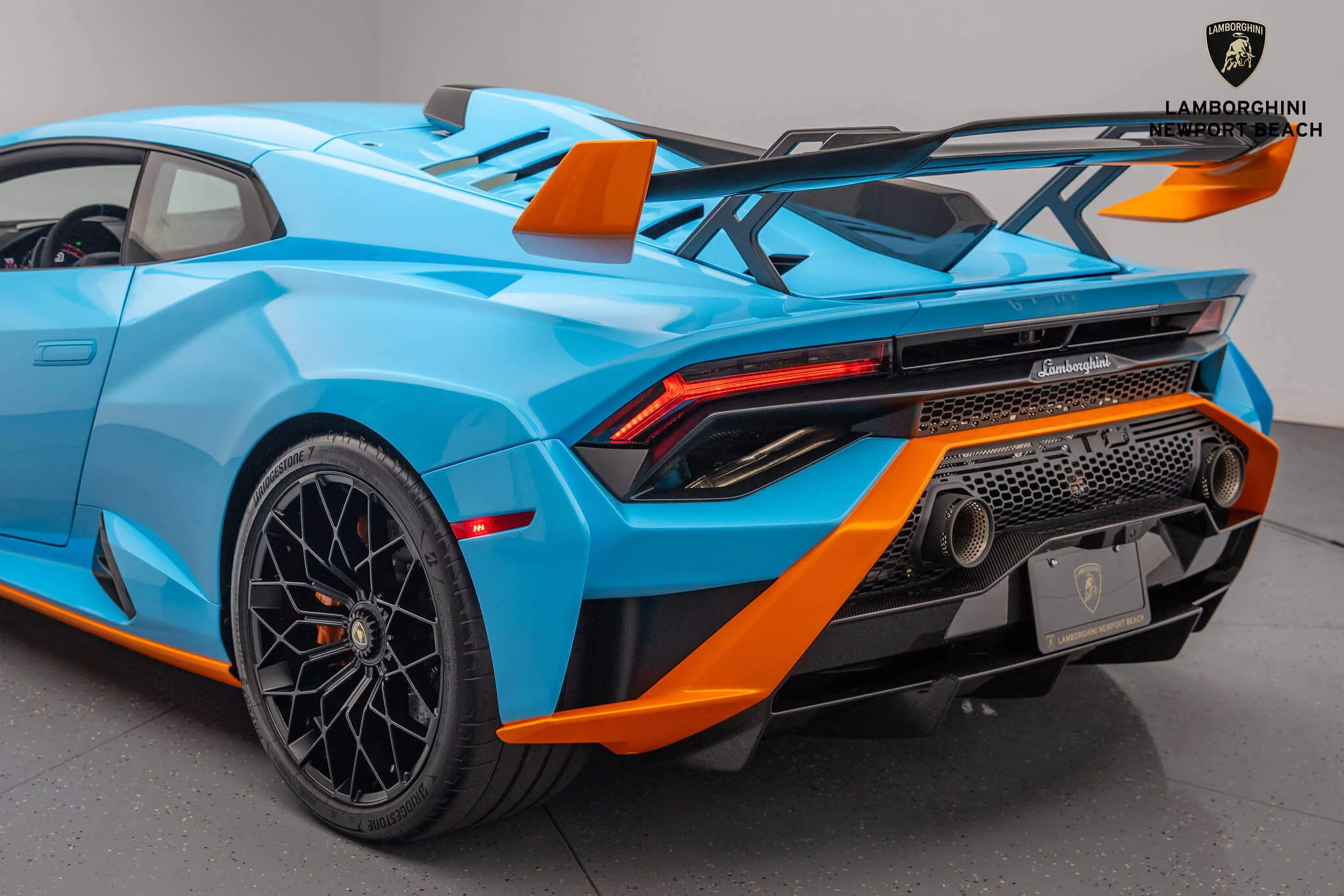 Blu Laufey Lamborghini Huracán