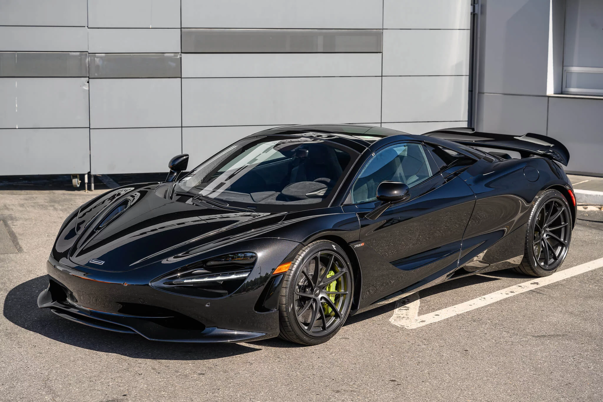 Onyx Black McLaren 750S