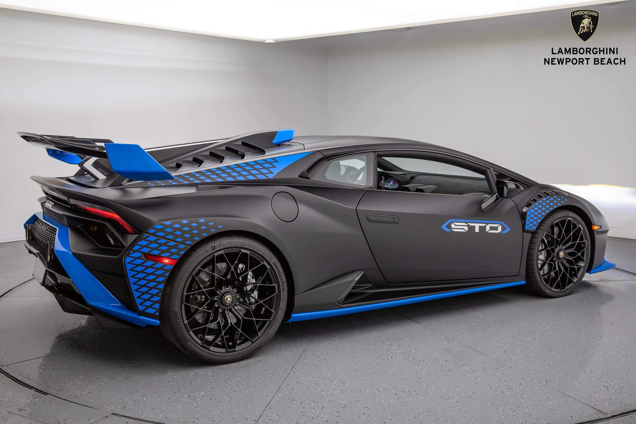 Nero Nemesis Lamborghini Huracán