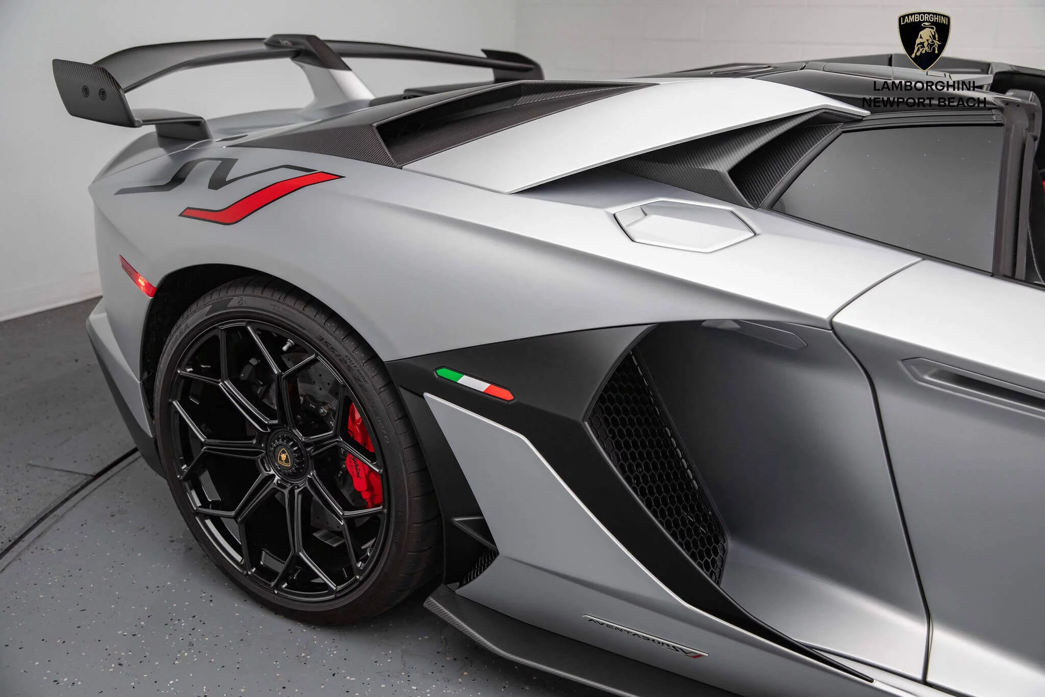 Grigio Adamas Lamborghini Aventador