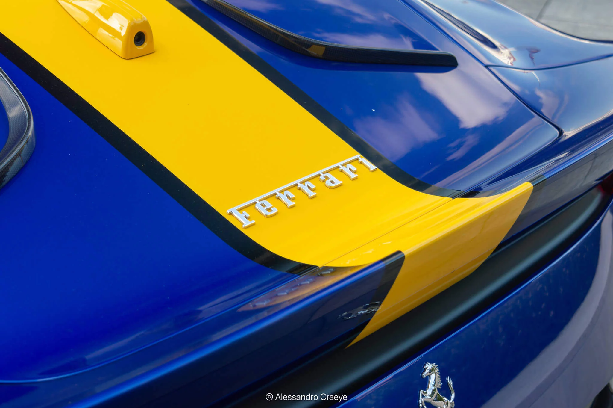 Blu Elettrico Ferrari 812