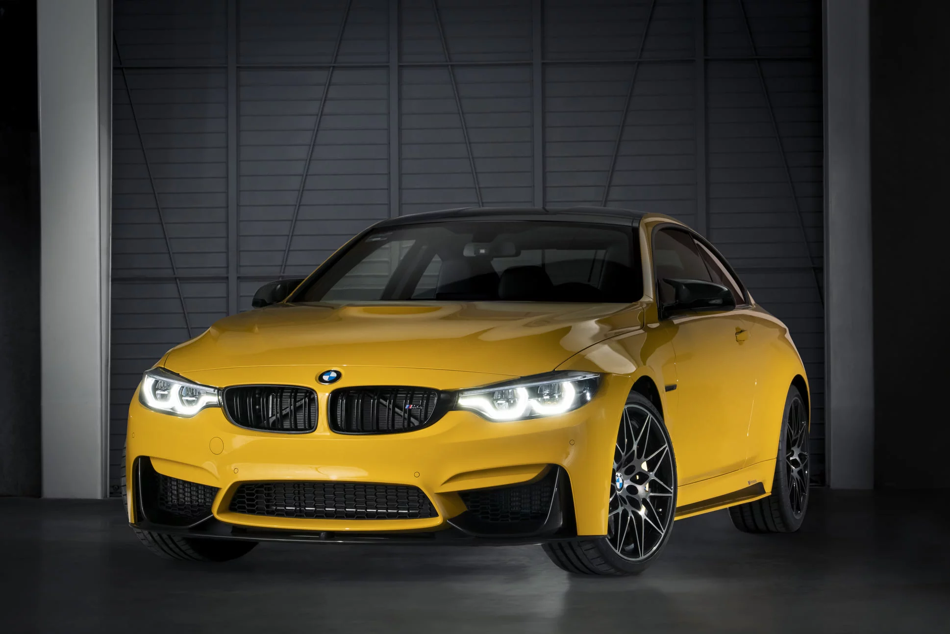 Speed Yellow BMW M4