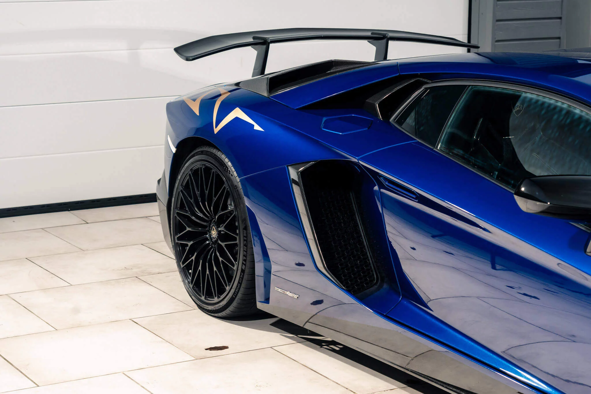 Blu Sideris Lamborghini Aventador