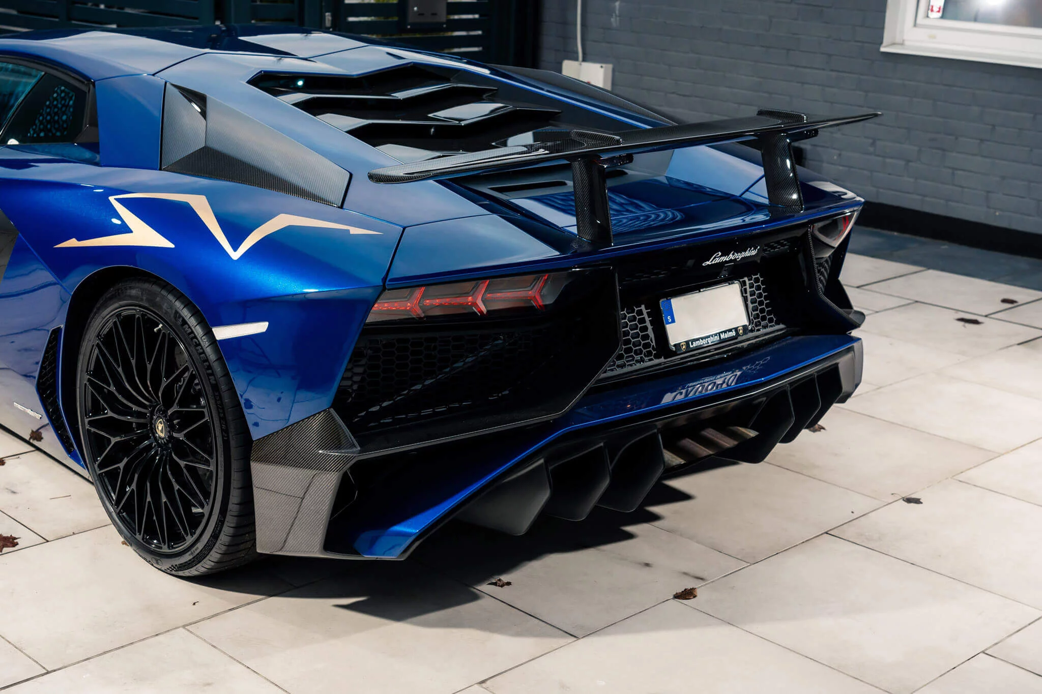Blu Sideris Lamborghini Aventador