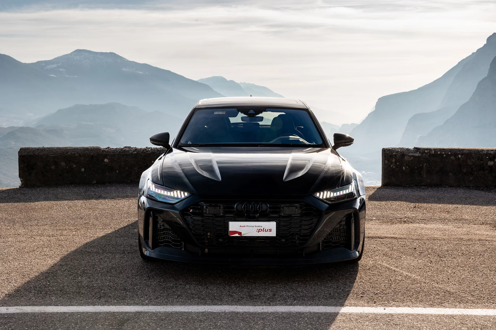 Mythos Black Audi RS6 Avant
