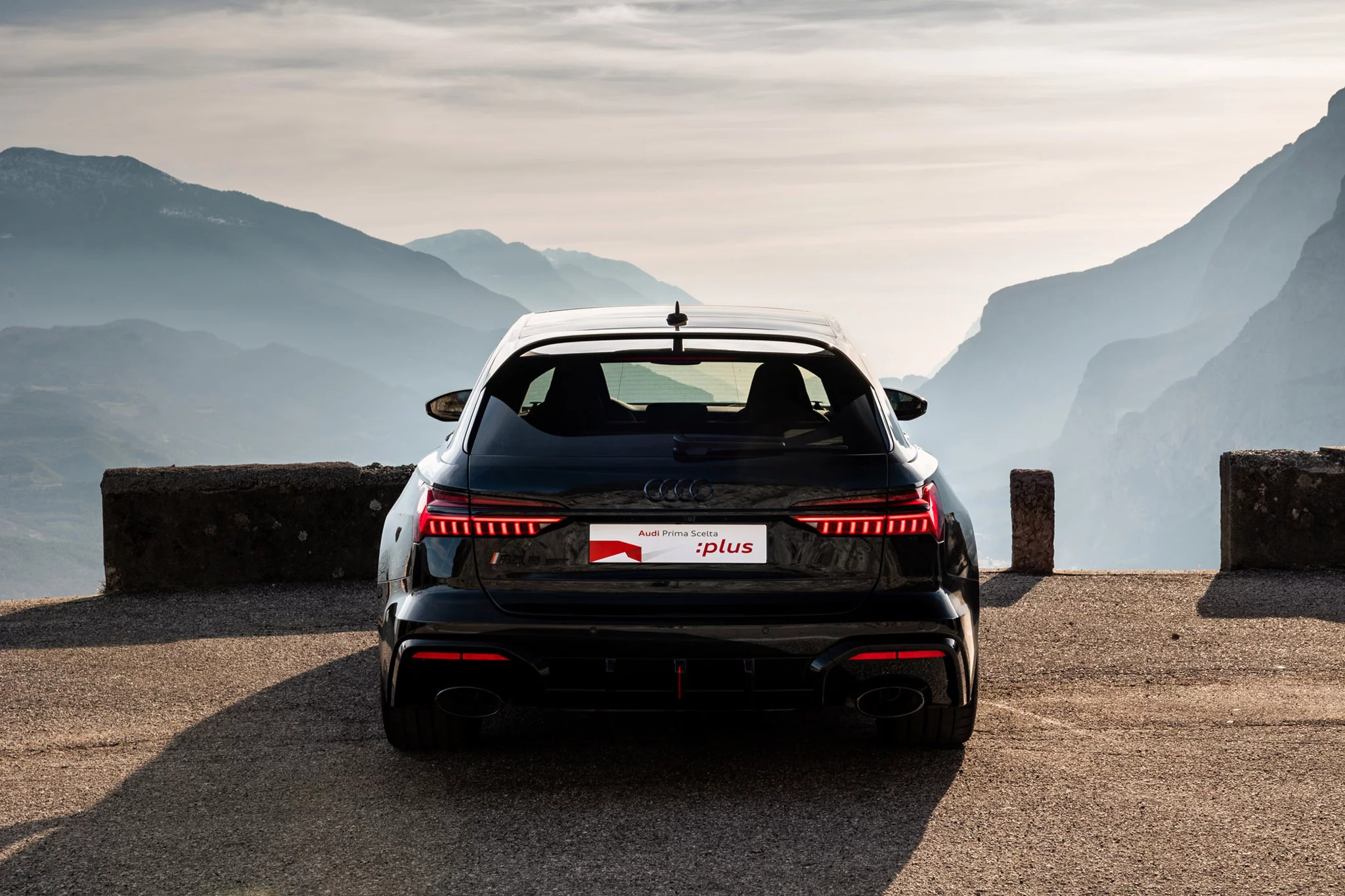 Mythos Black Audi RS6 Avant