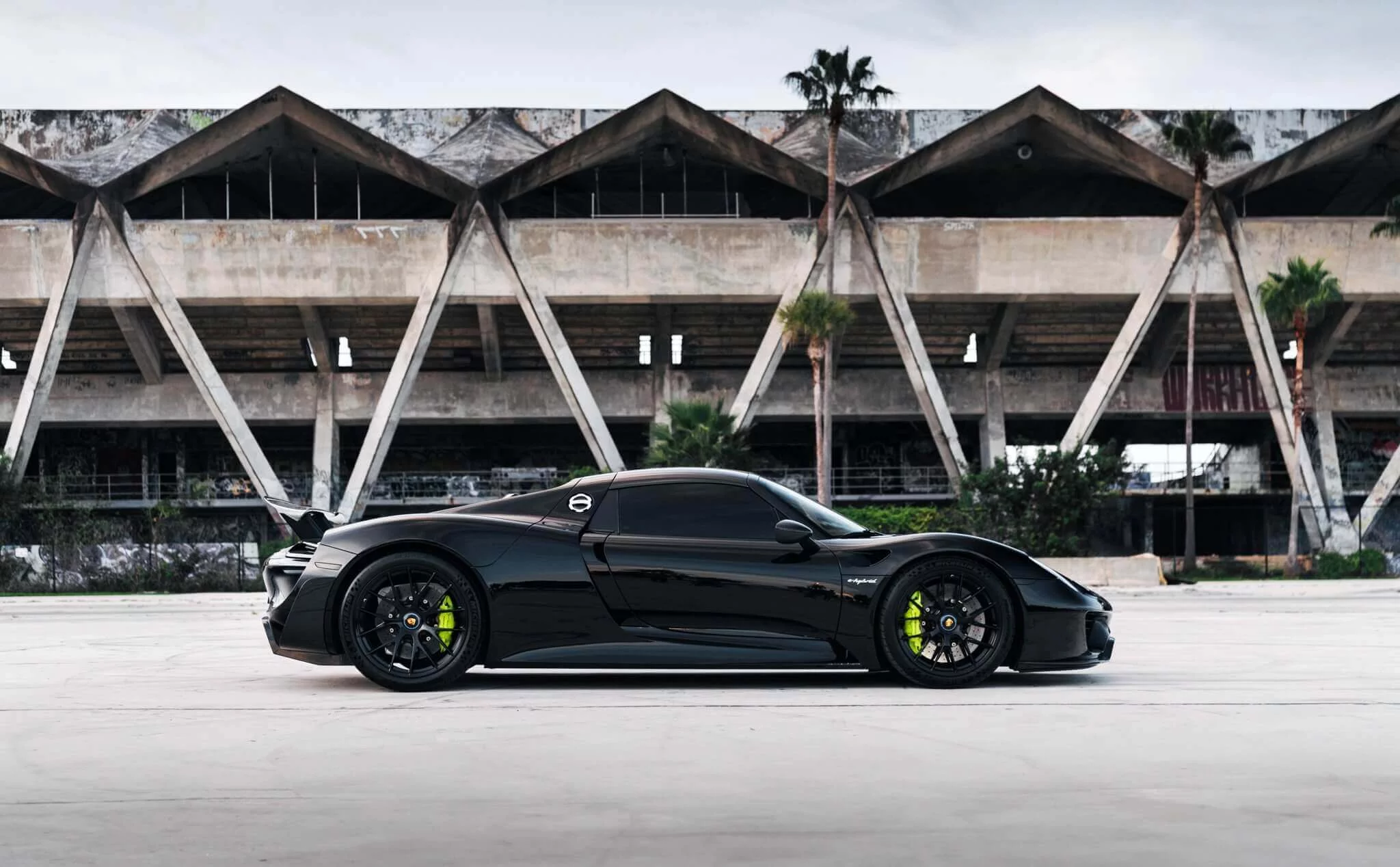 Black Porsche 918 Spyder