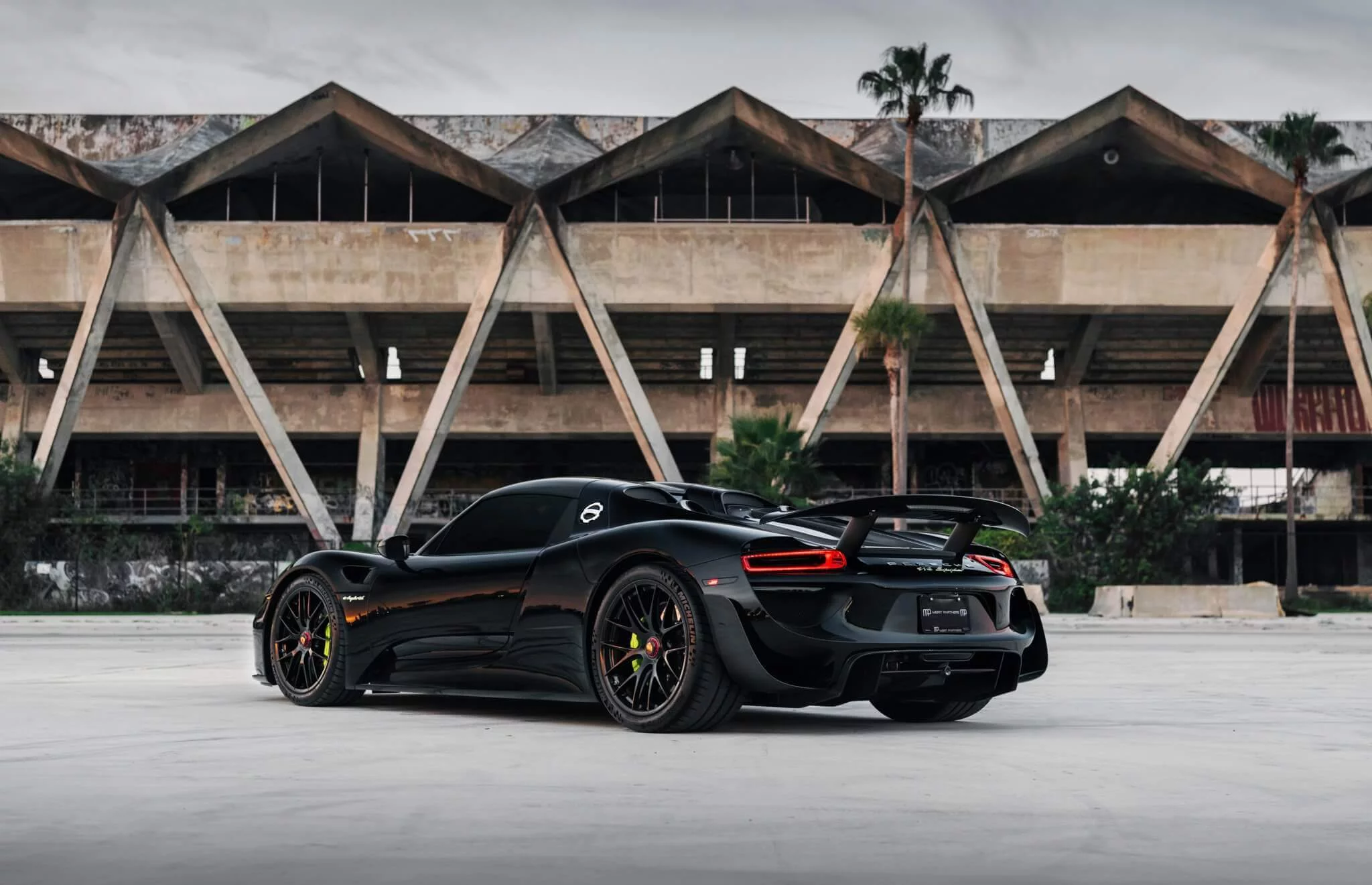 Black Porsche 918 Spyder