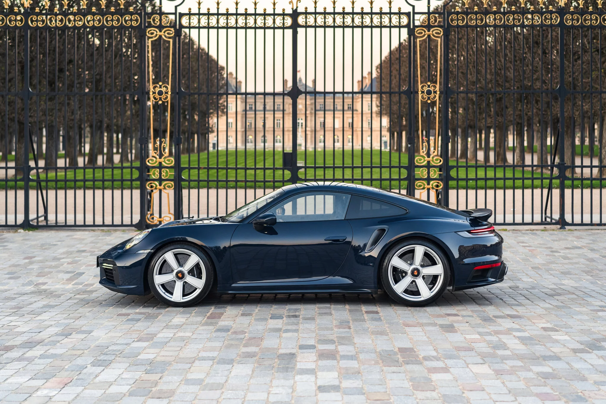 Dark Sea Blue Porsche 911 Turbo