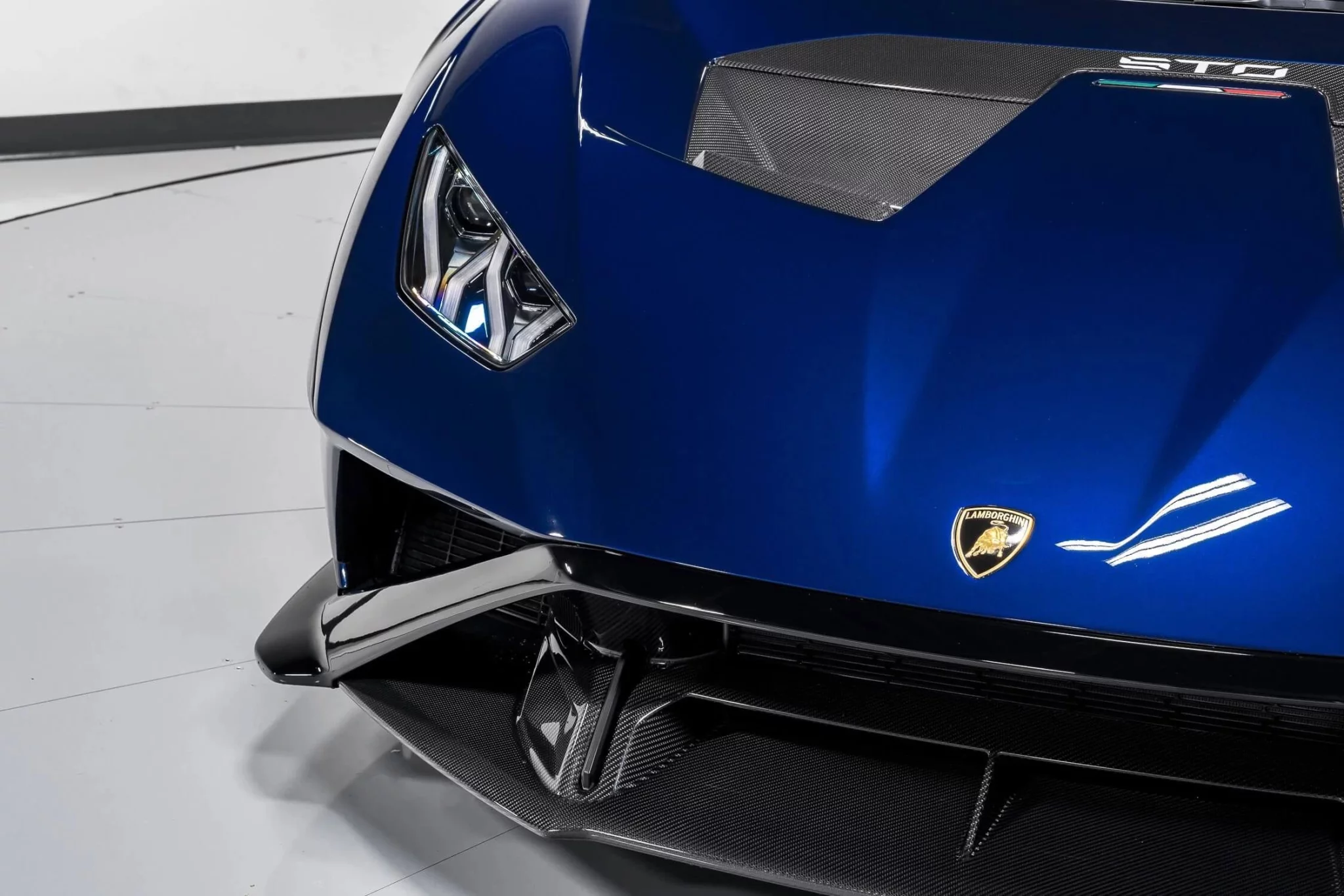 Blu Astraeus Lamborghini Huracán