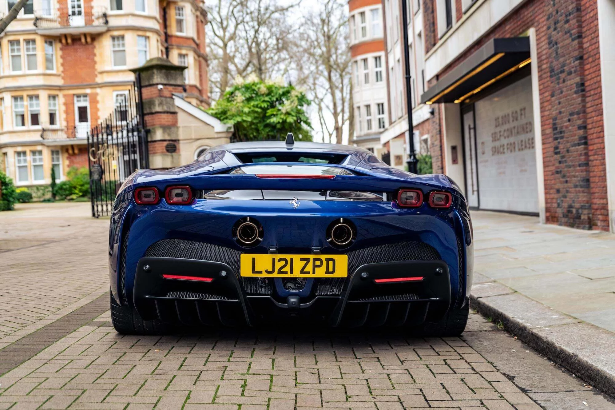 Blu Tour de France Ferrari SF90