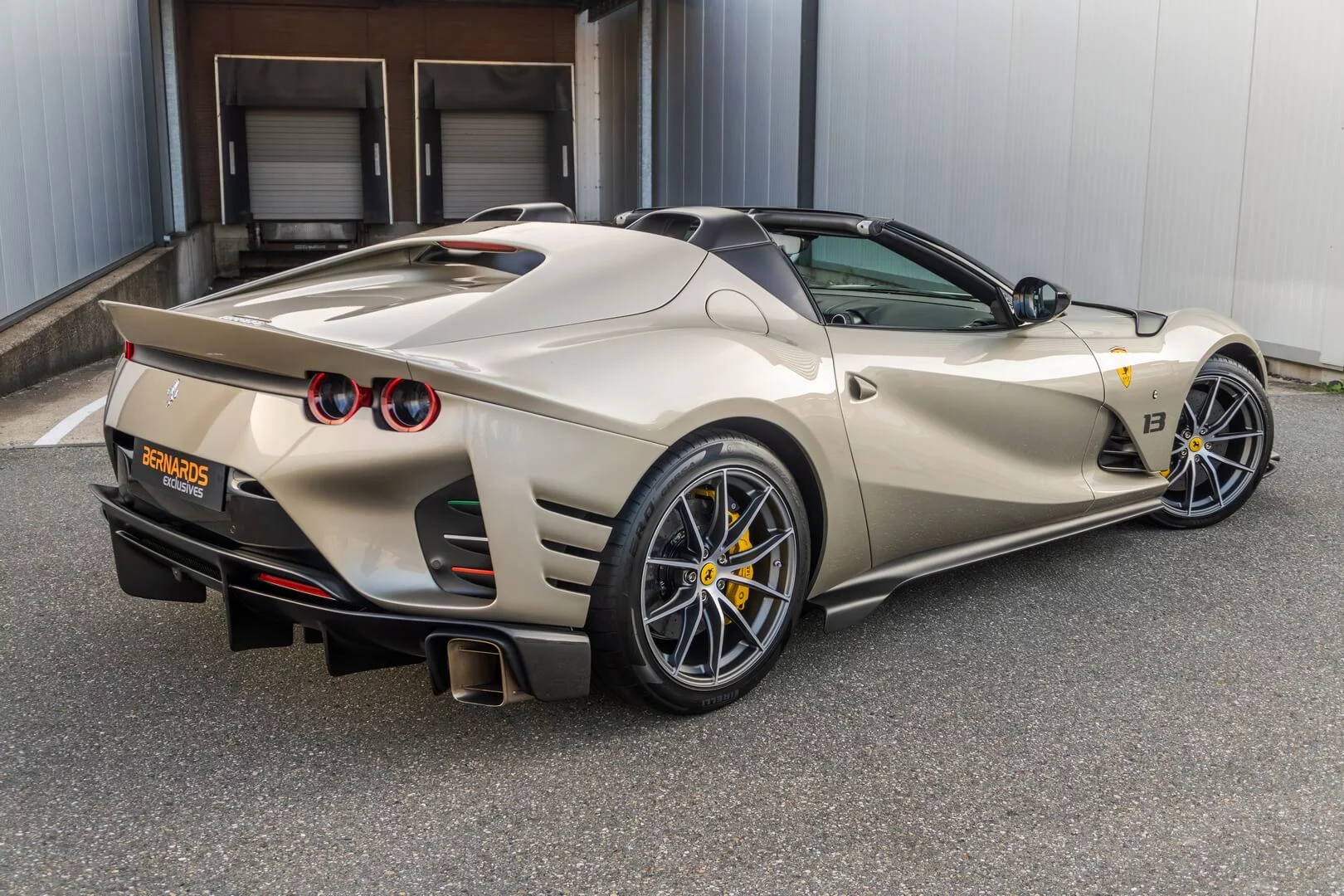 Nuovo Grigio Ingrid Ferrari 812