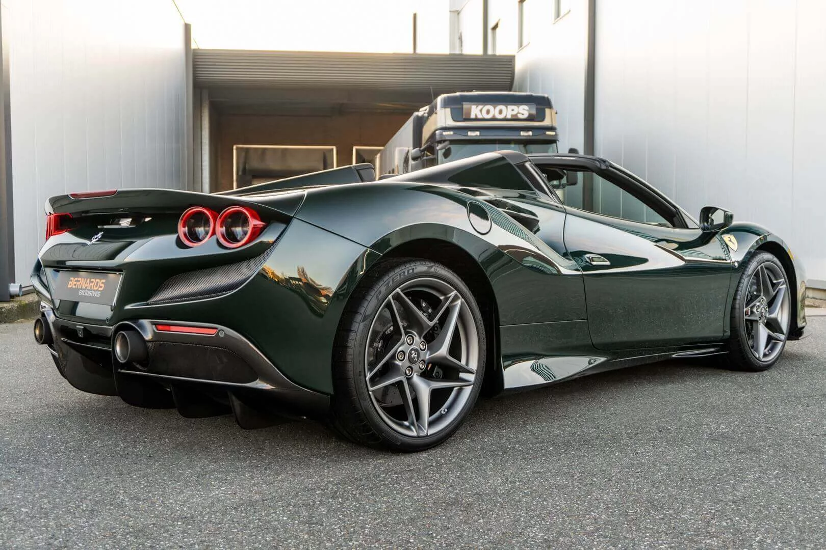 Verde British Racing Ferrari F8