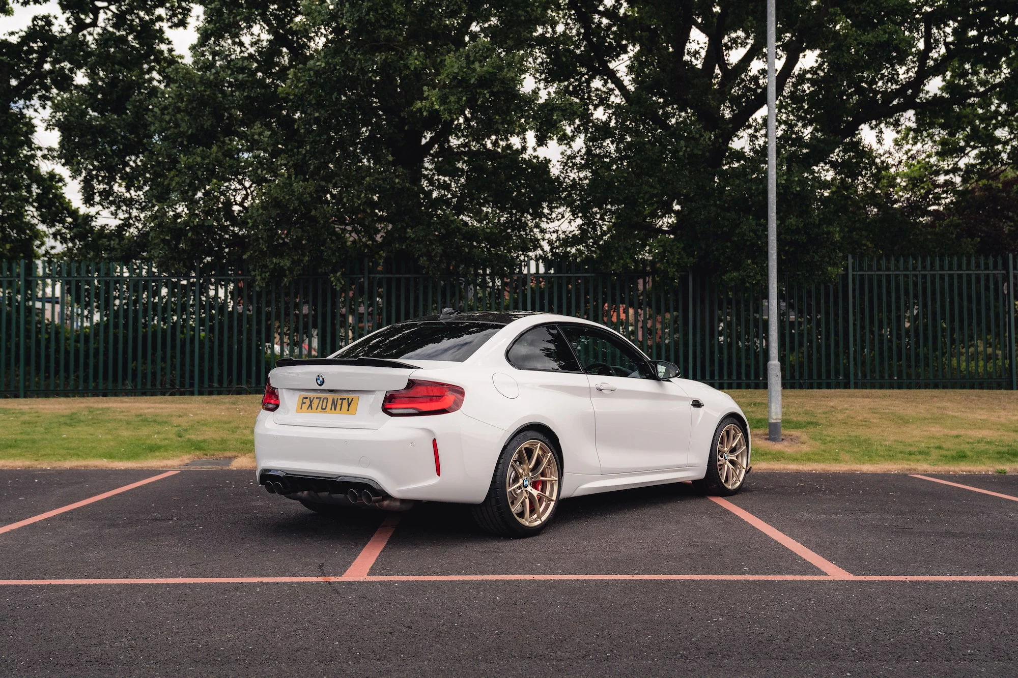 Alpine White III BMW M2