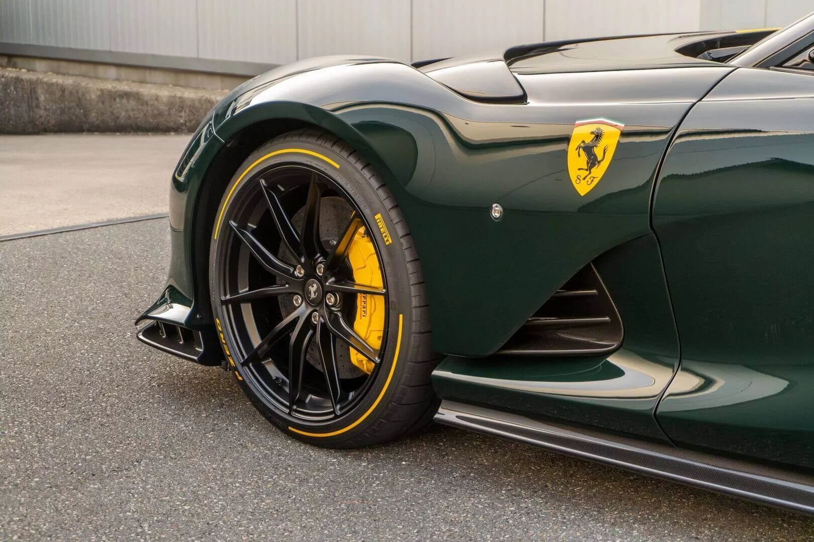Verde British Racing Ferrari 812