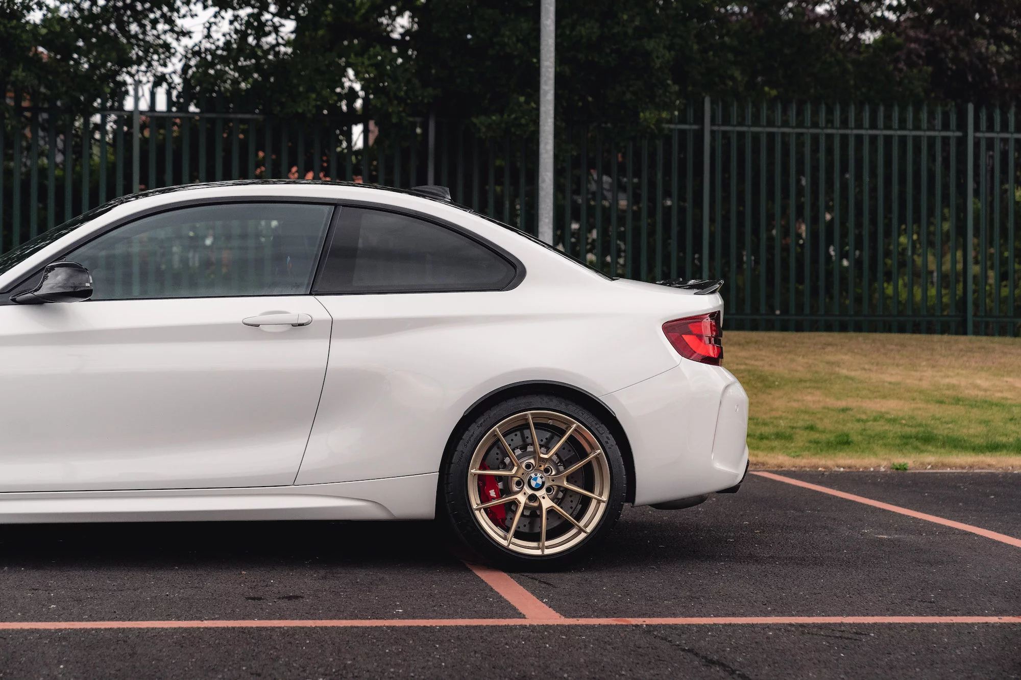 Alpine White III BMW M2
