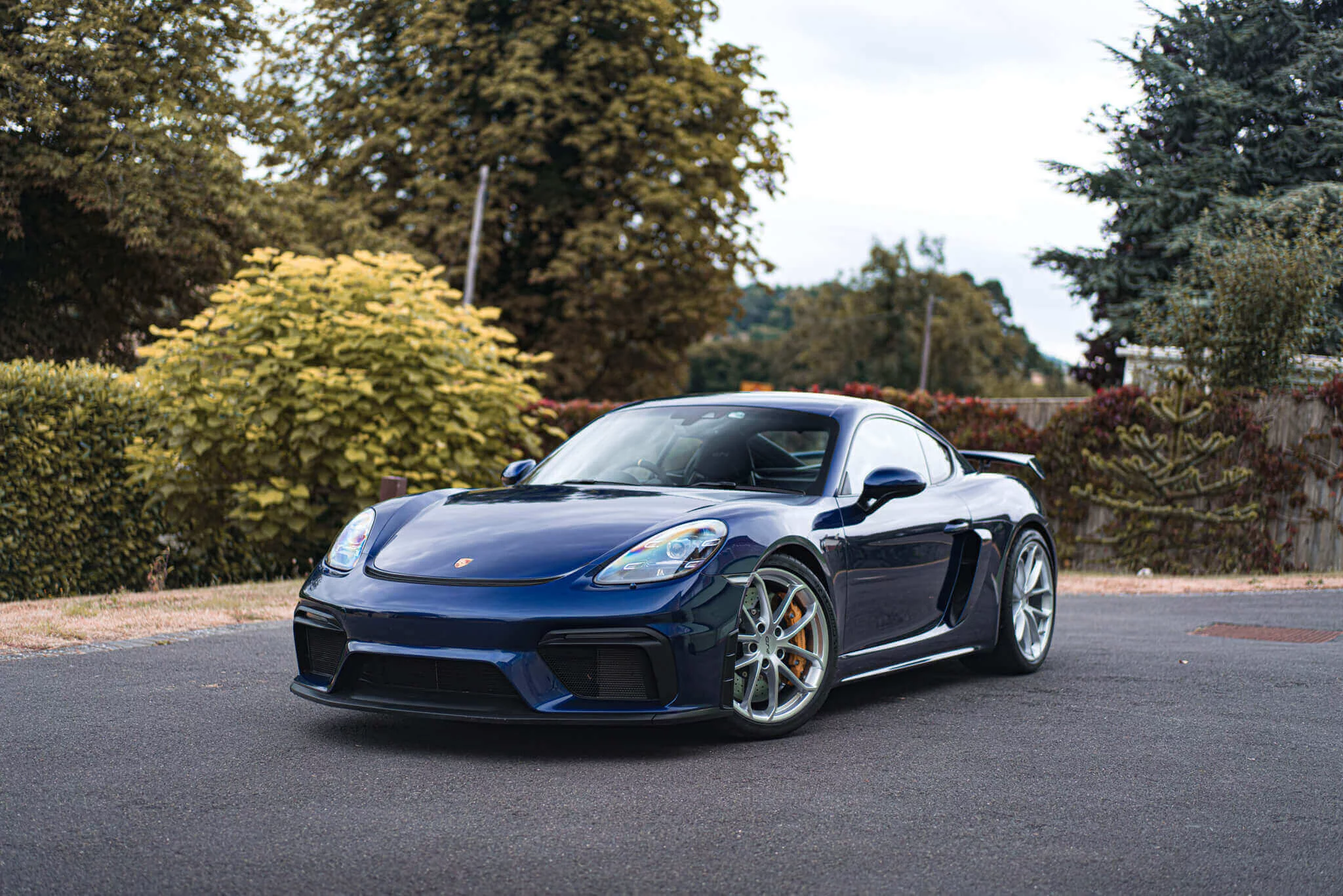 Gentian Blue Metallic Porsche 718 Cayman GT4