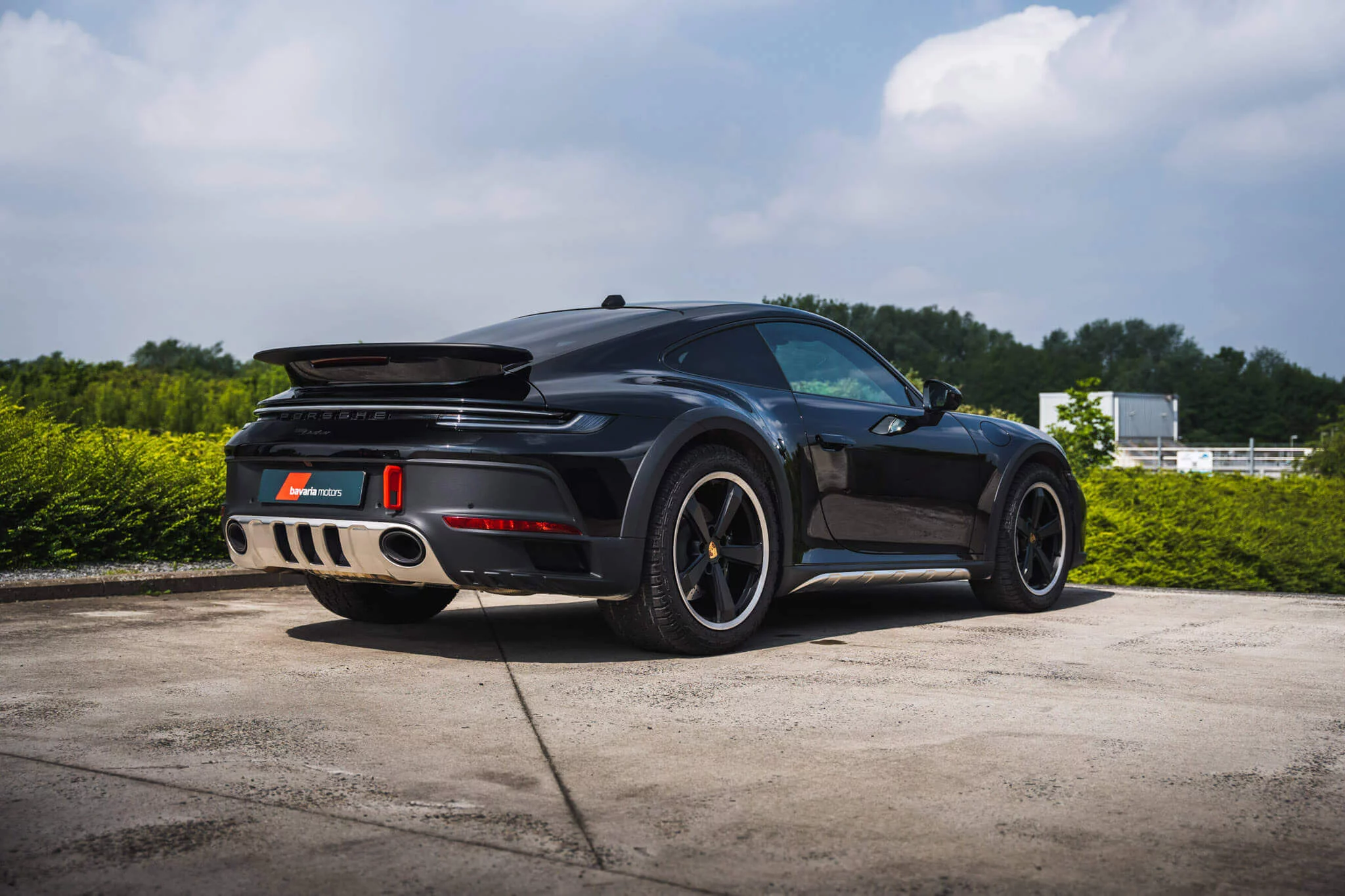 Black Porsche 911 Dakar