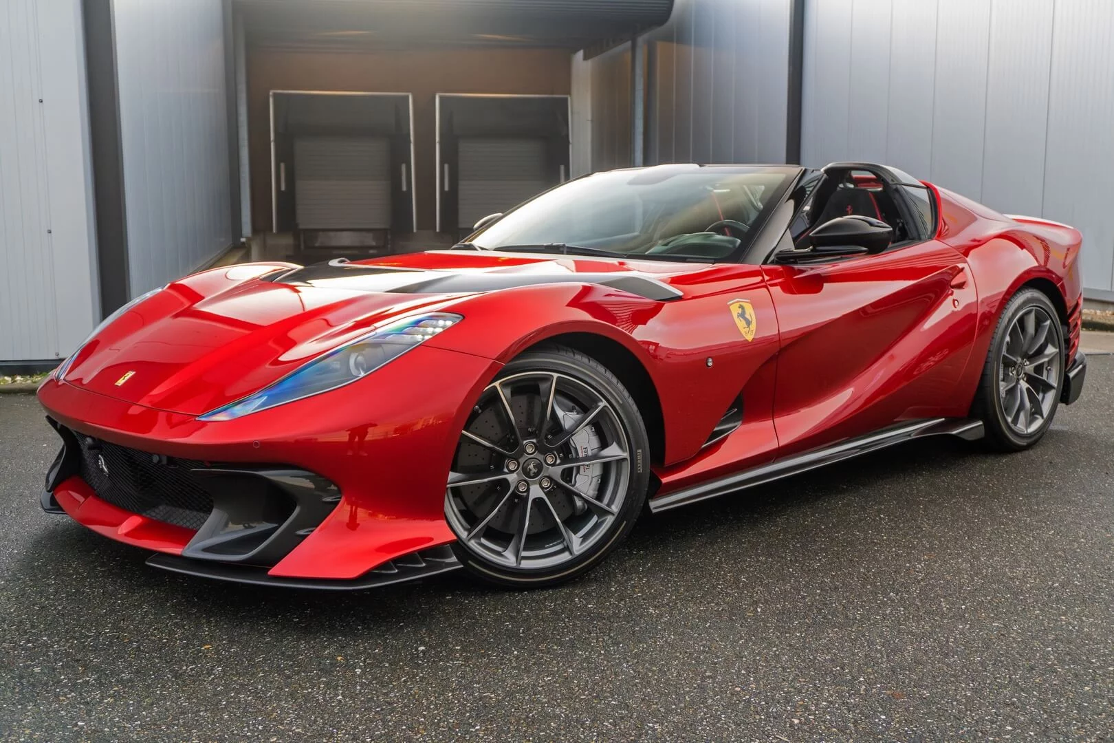 Rosso Magma Ferrari 812