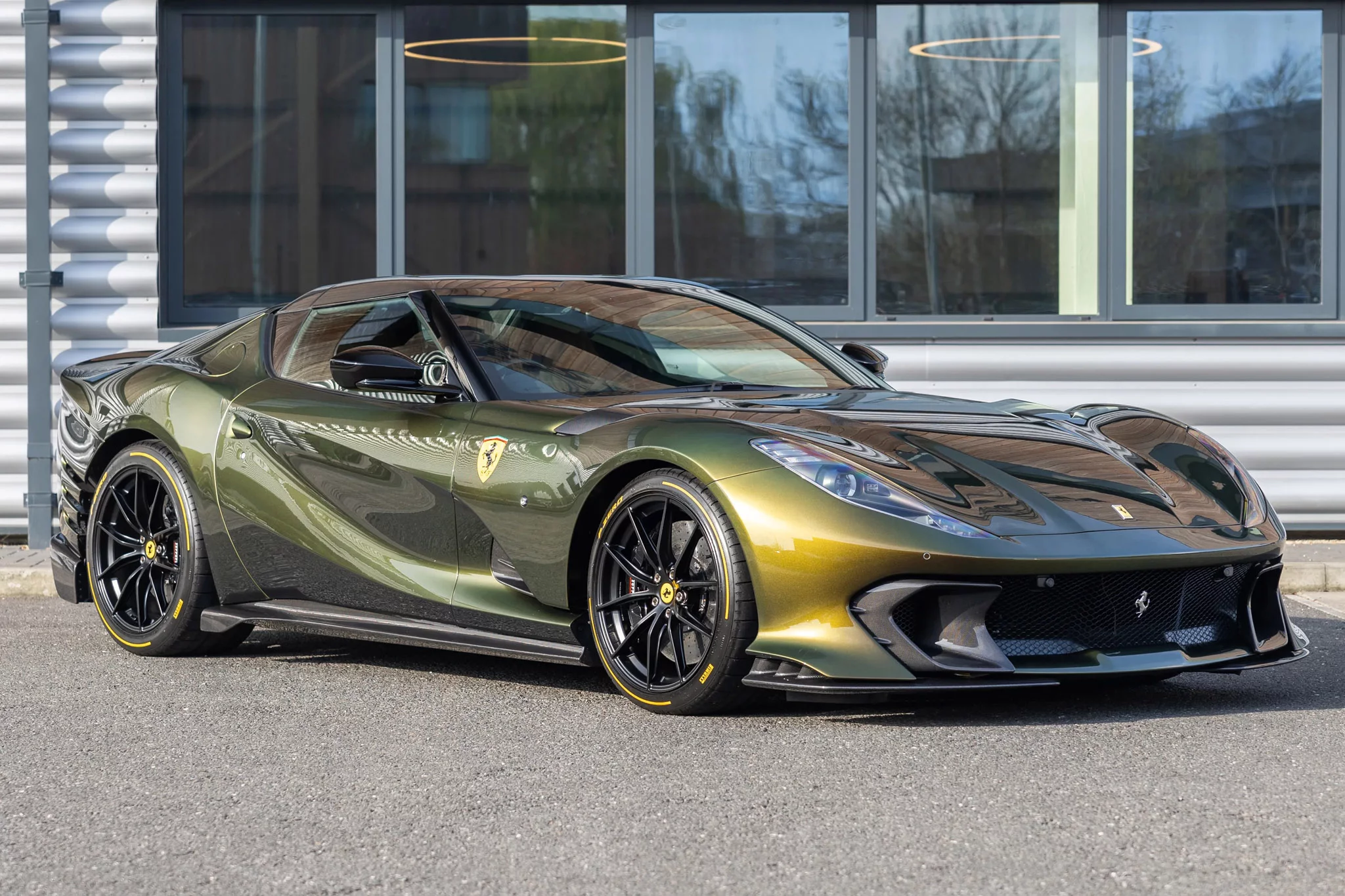 Verde Volterra Ferrari 812