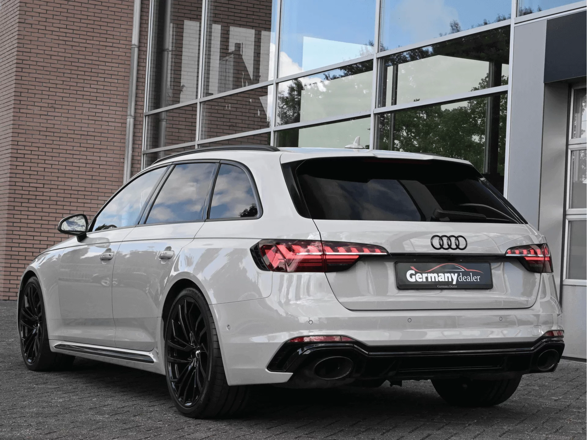 Crayon Audi RS4 Avant