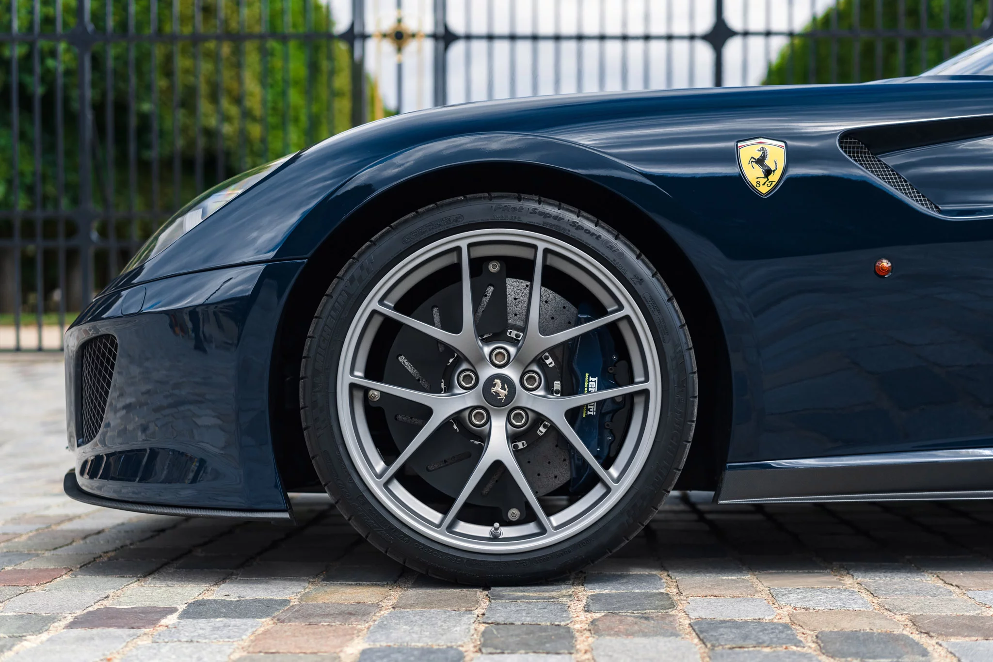 Blu Scozia Ferrari 599