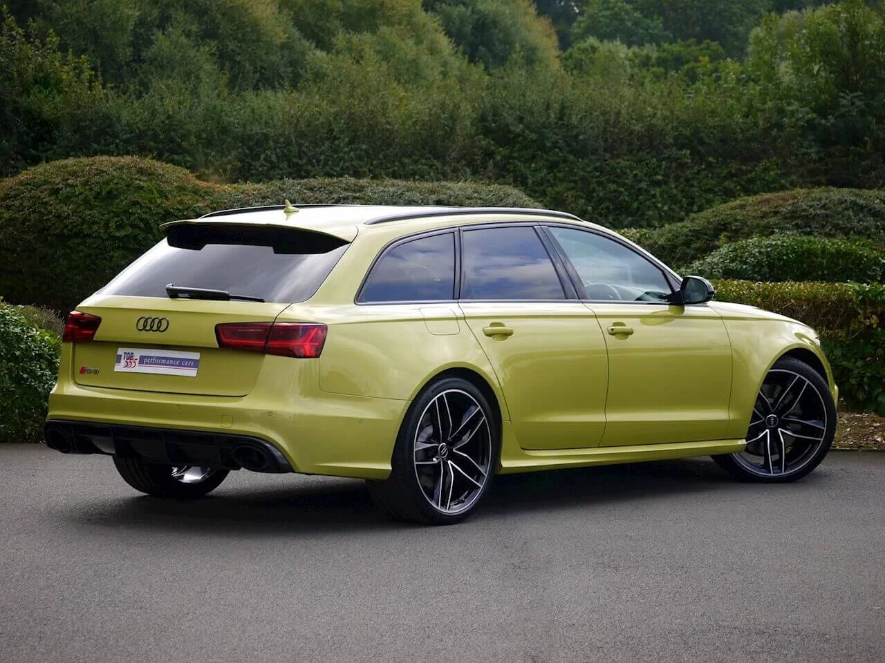 Peridot Metallic Audi RS6 Avant