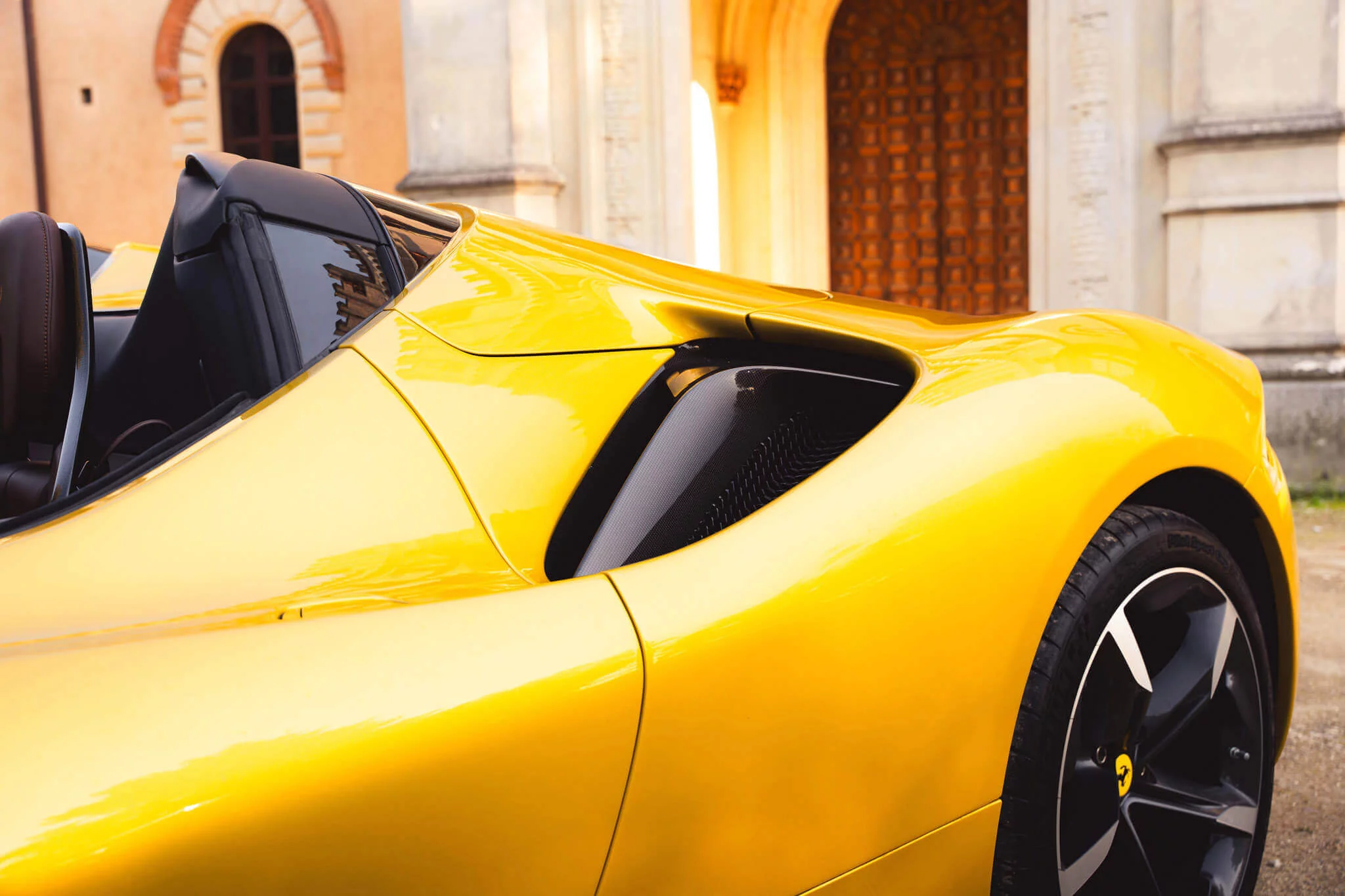 Giallo Montecarlo Ferrari SF90