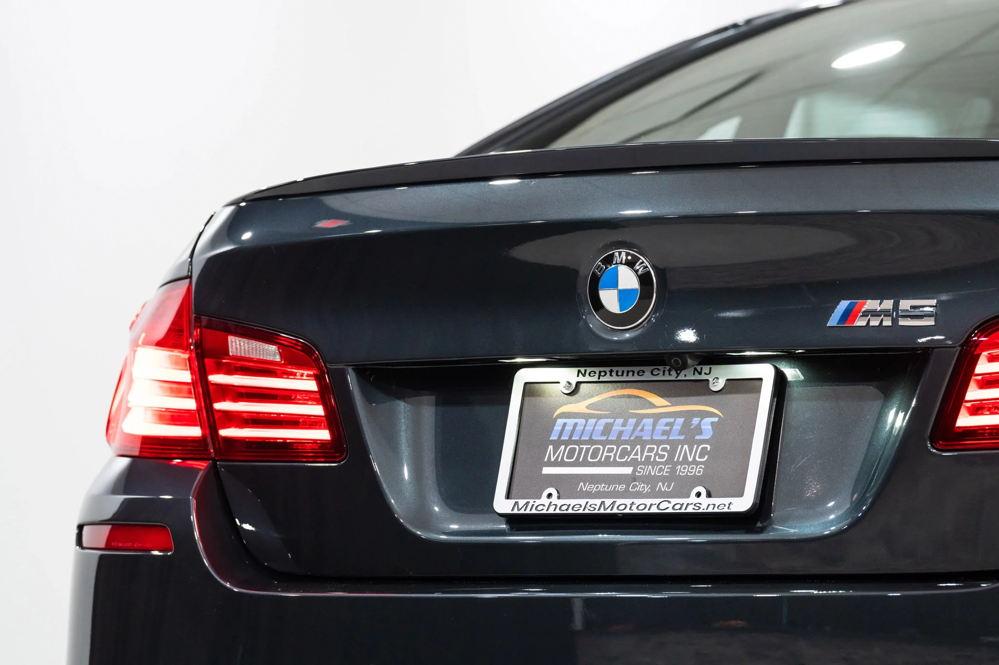 Singapore Grey BMW M5