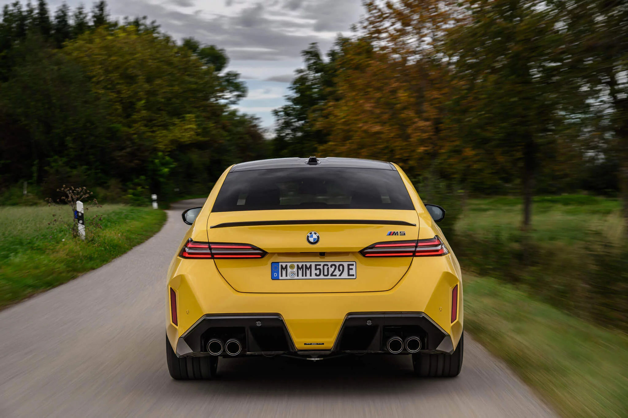 Speed Yellow BMW M5
