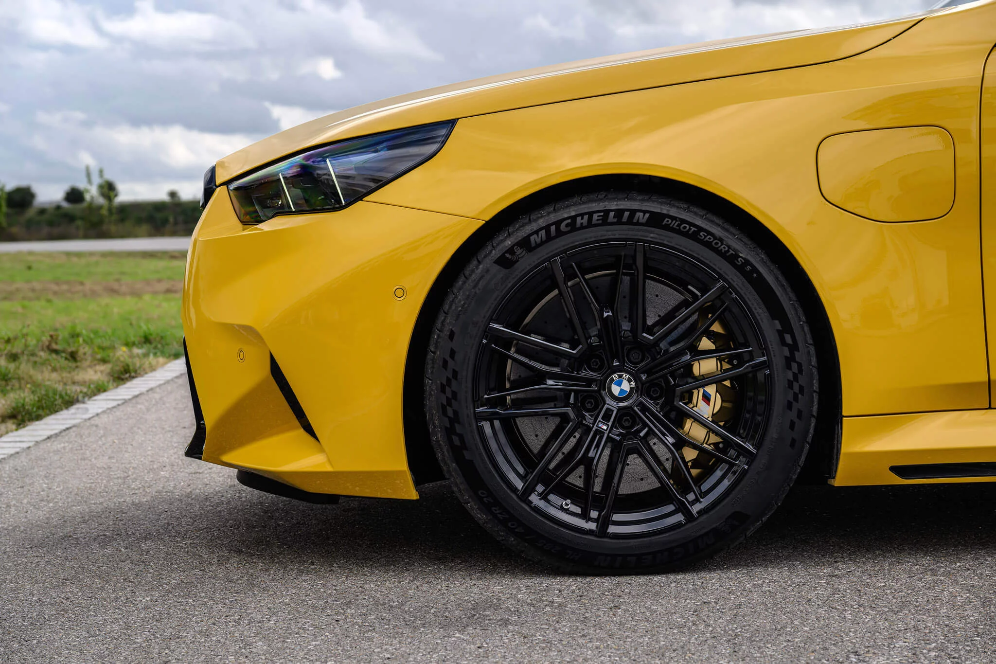 Speed Yellow BMW M5