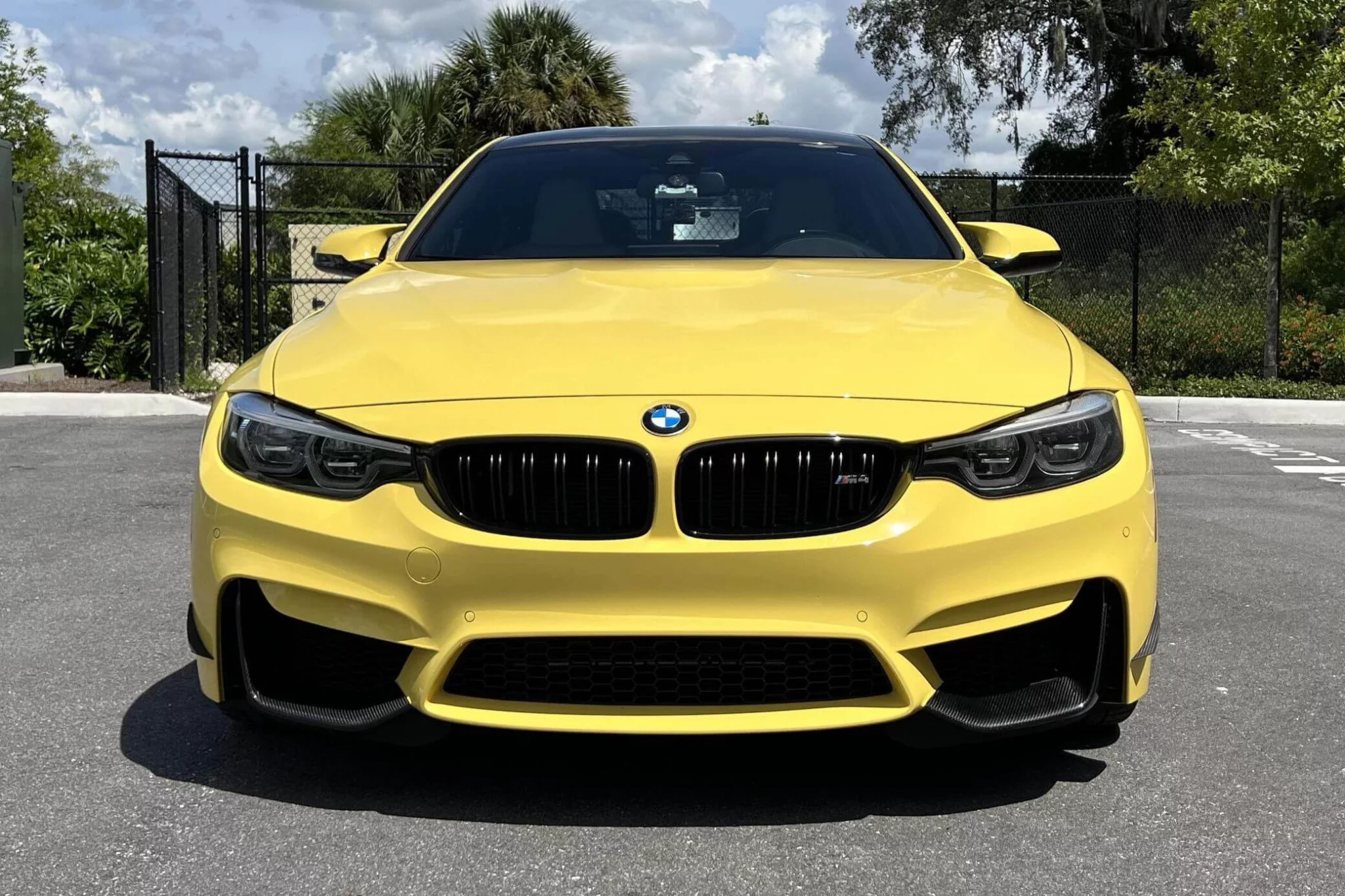Dakar Yellow II BMW M4
