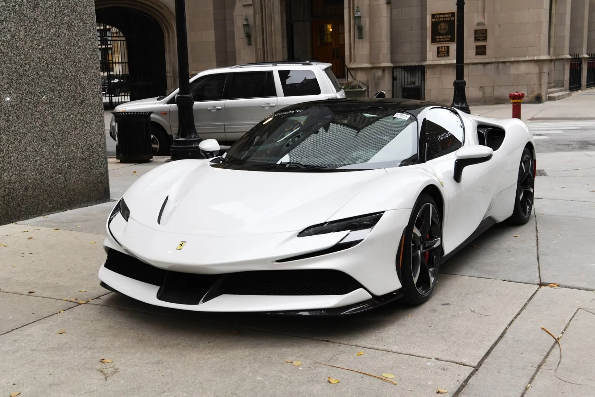 Bianco Sanae Ferrari SF90