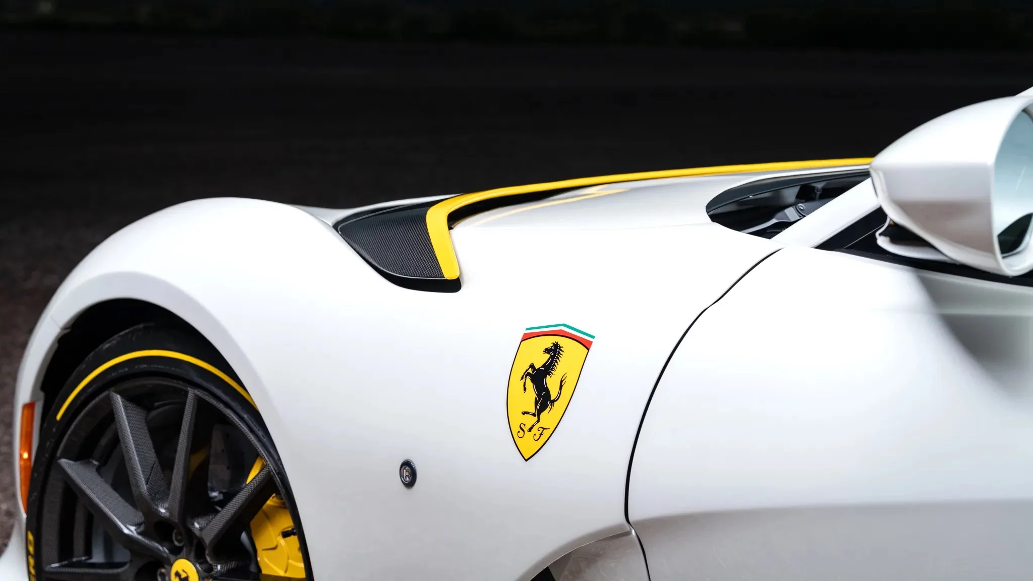 Bianco Italia Ferrari 812