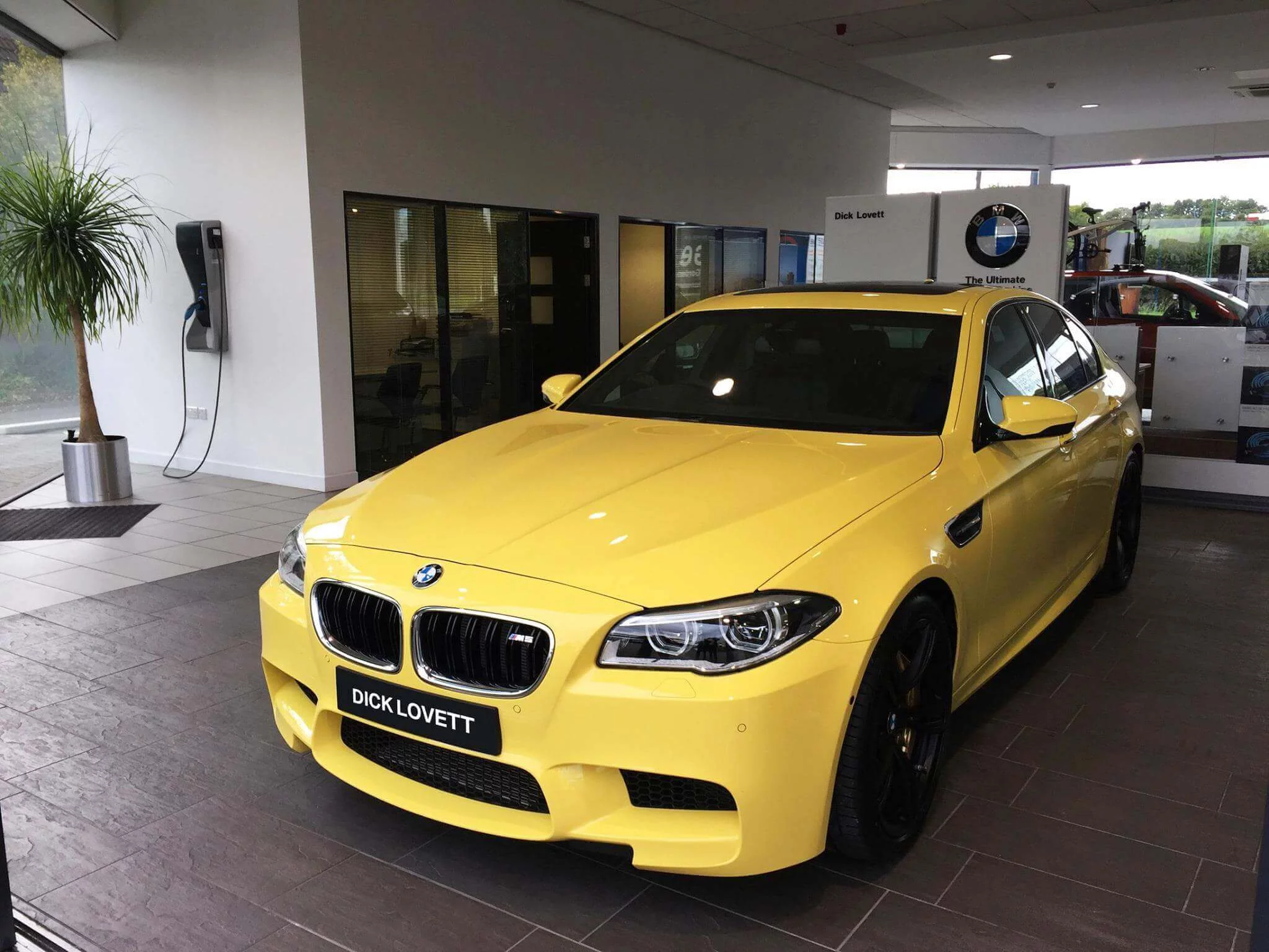 Dakar Yellow II BMW M5