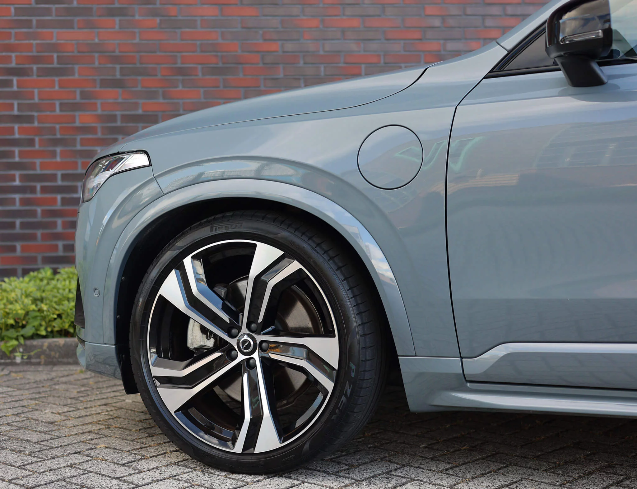 Thunder Grey Volvo XC90