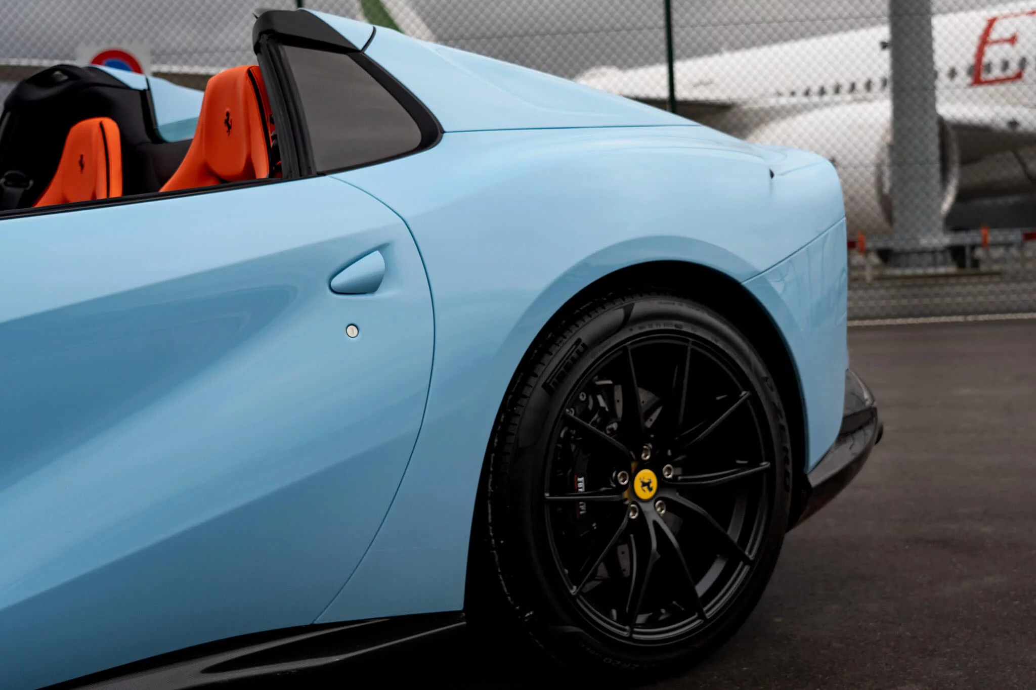 Azzurro La Plata Ferrari 812