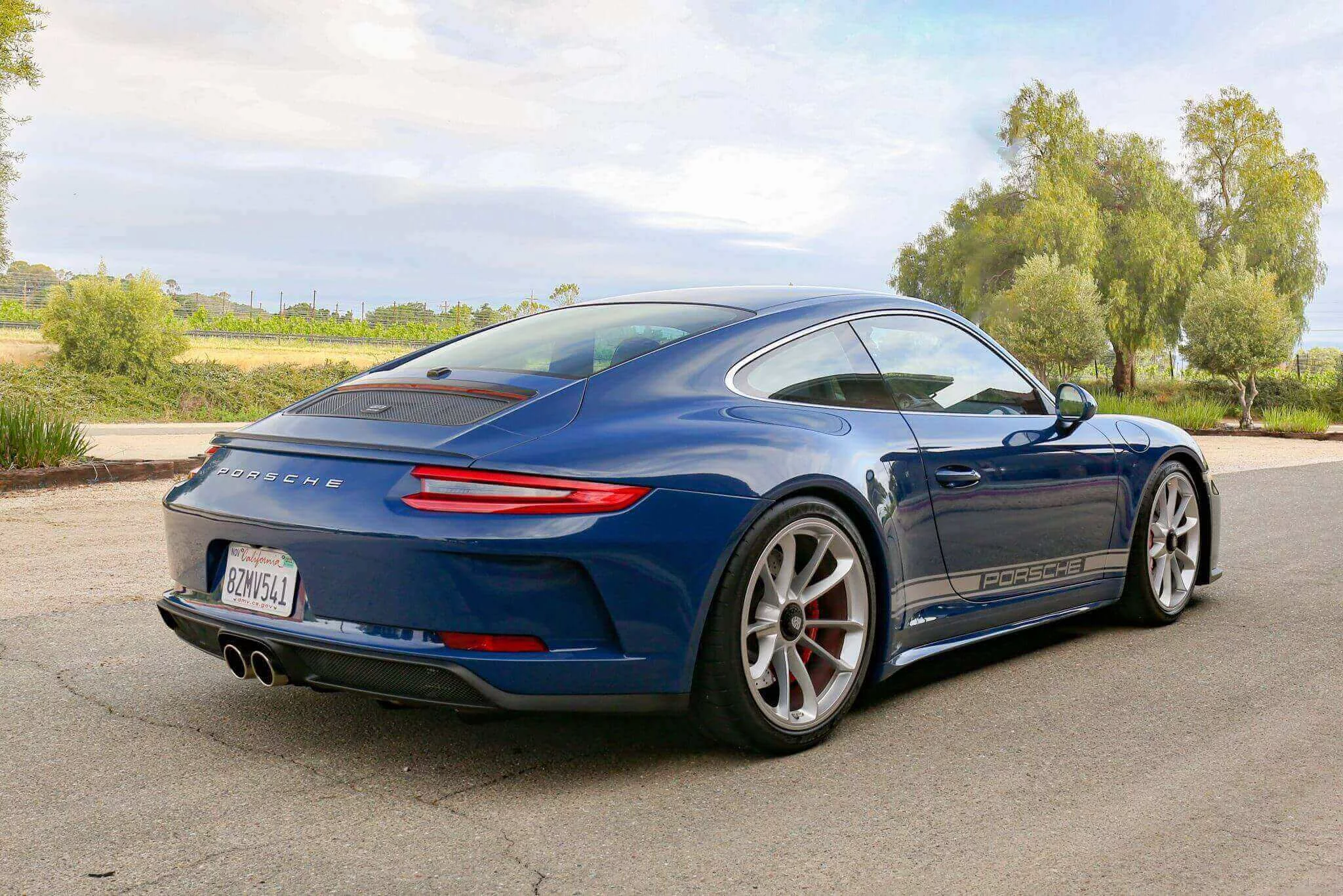 Pantone 296C Porsche 911 GT3
