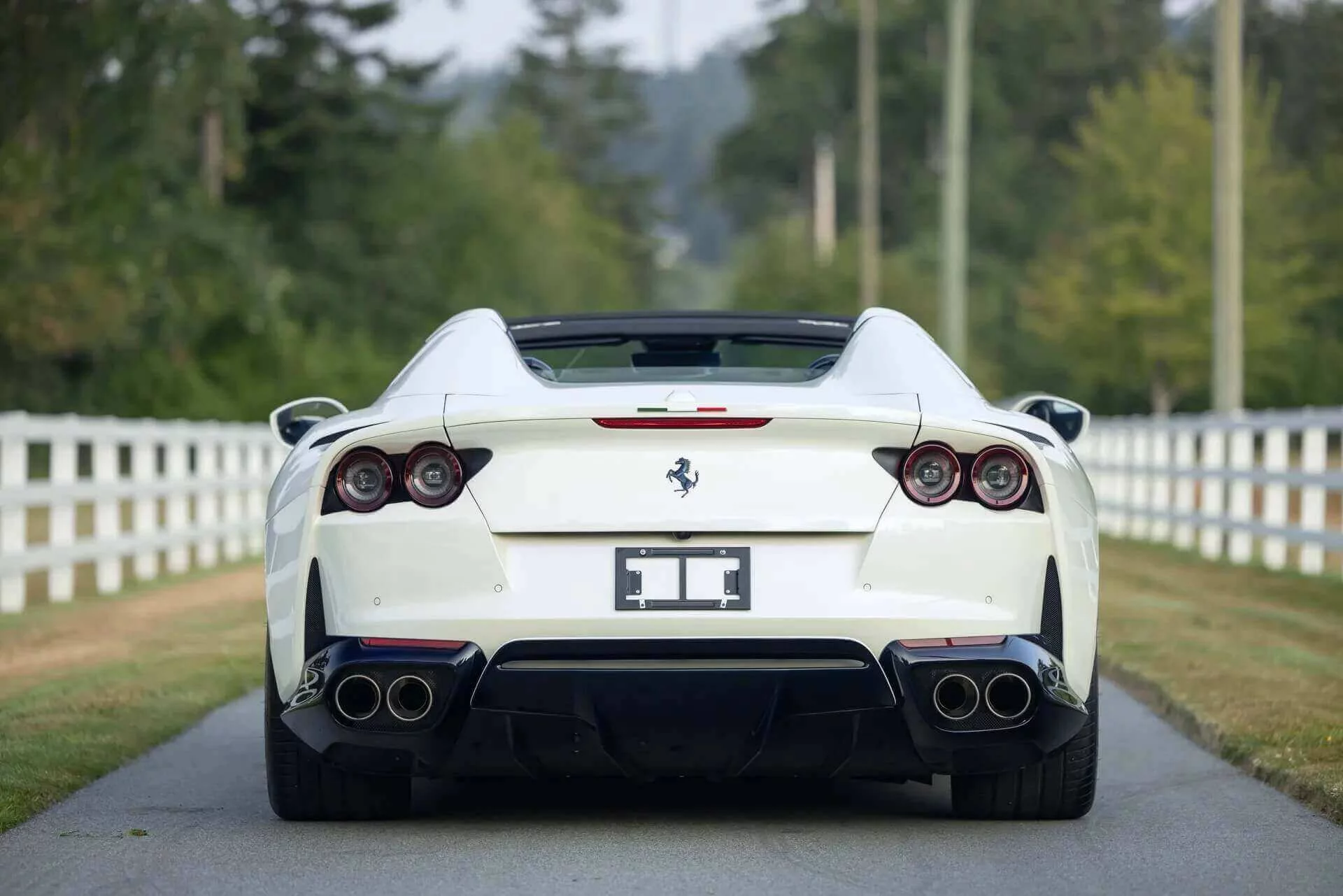 Bianco Birdcage Ferrari 812