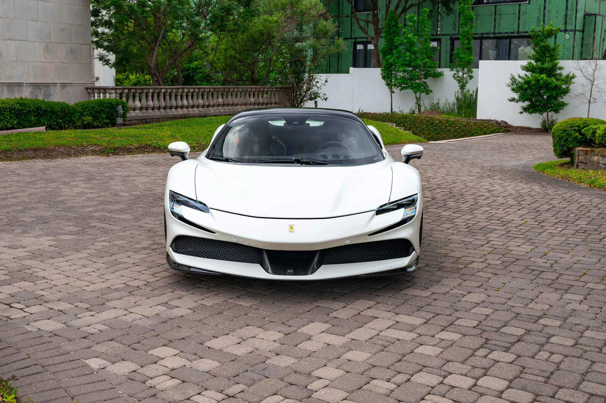 Bianco Avus Ferrari SF90