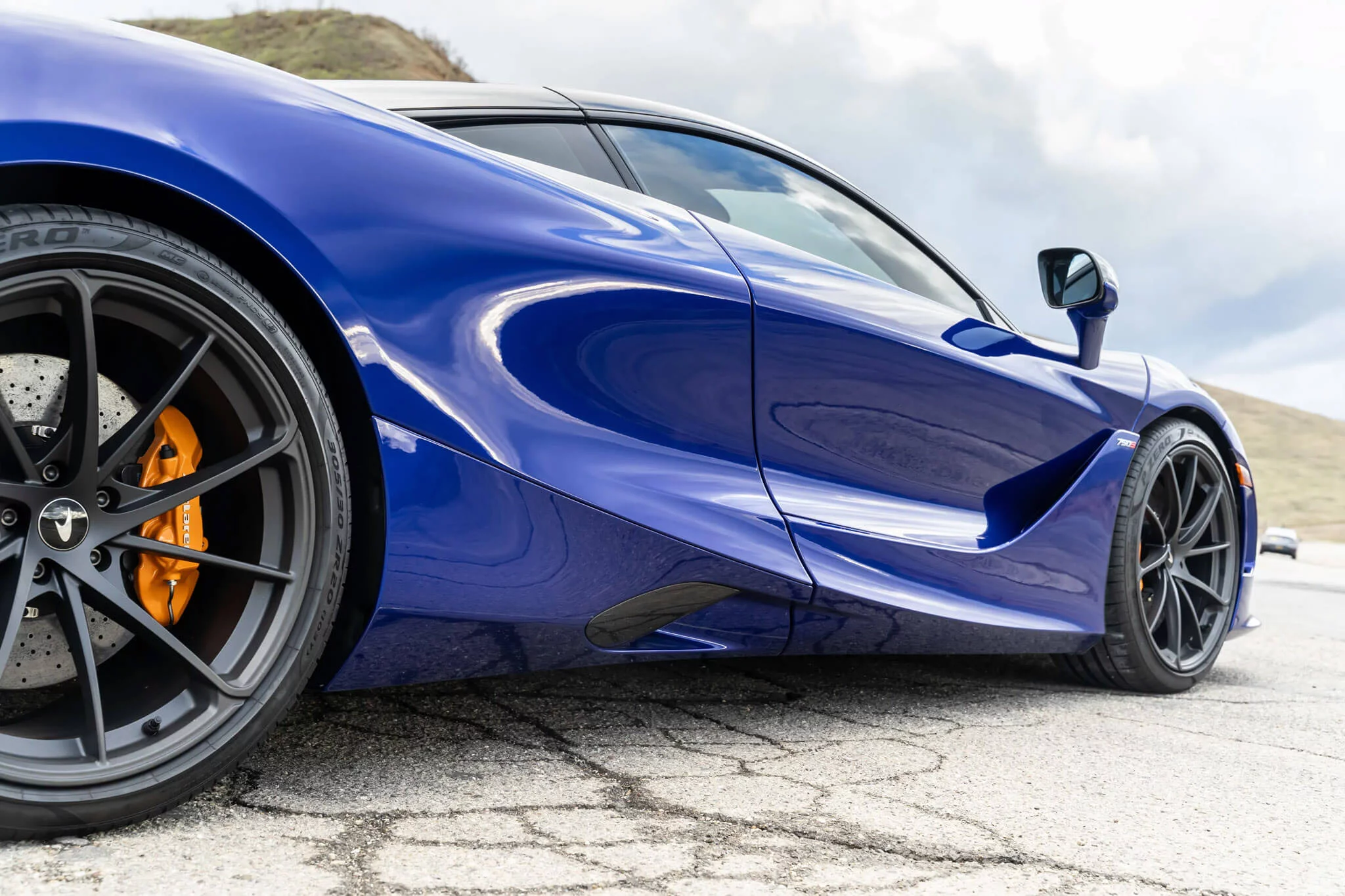 Tanzanite Blue McLaren 750S