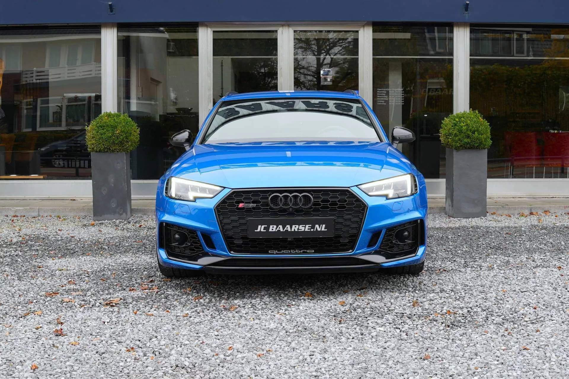 Ara Blue Audi RS4 Avant