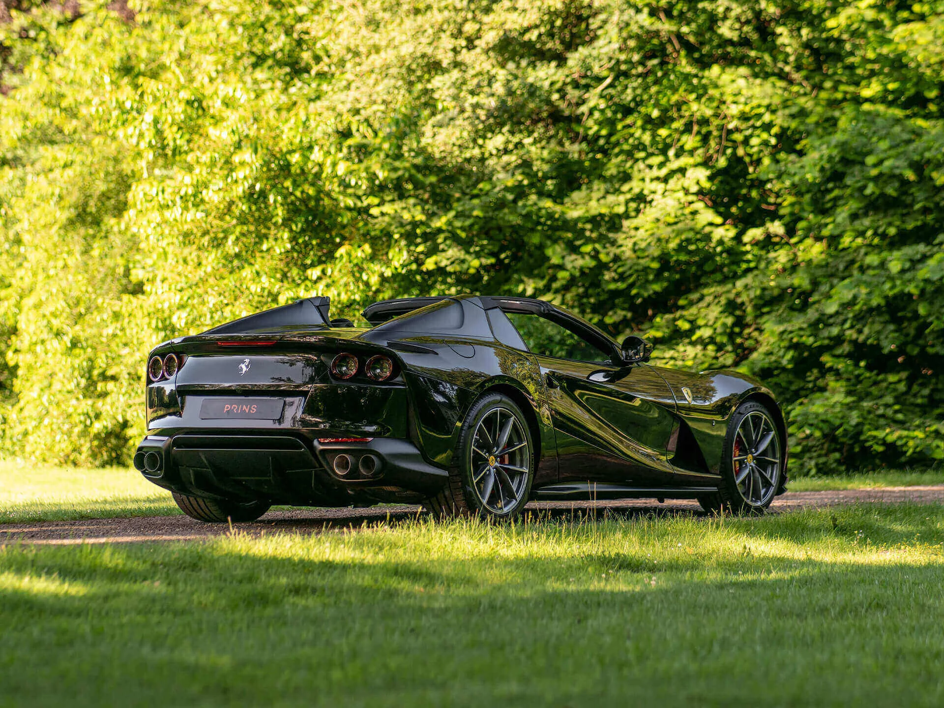 Nero Daytona Ferrari 812