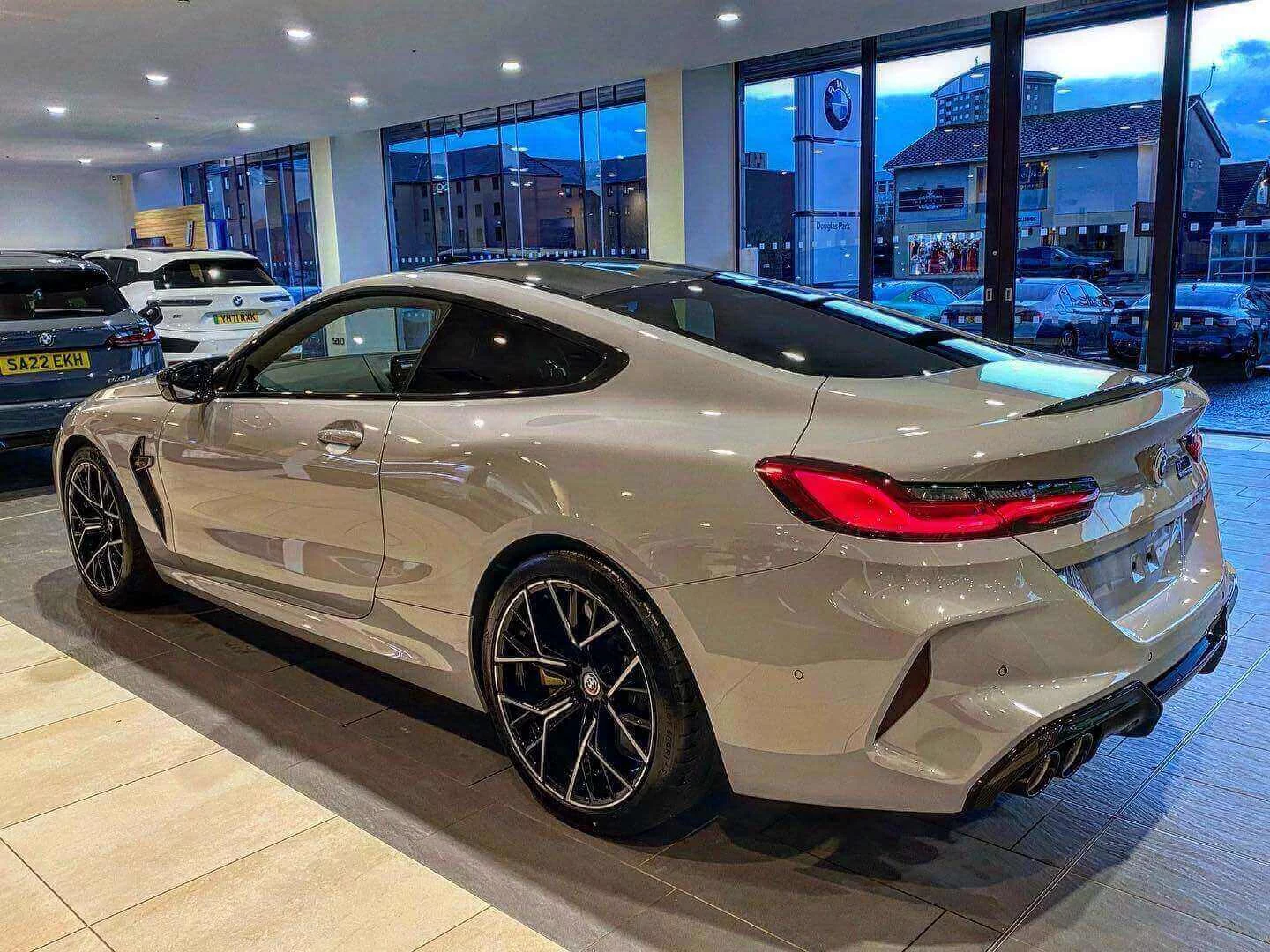 Crayon BMW M8