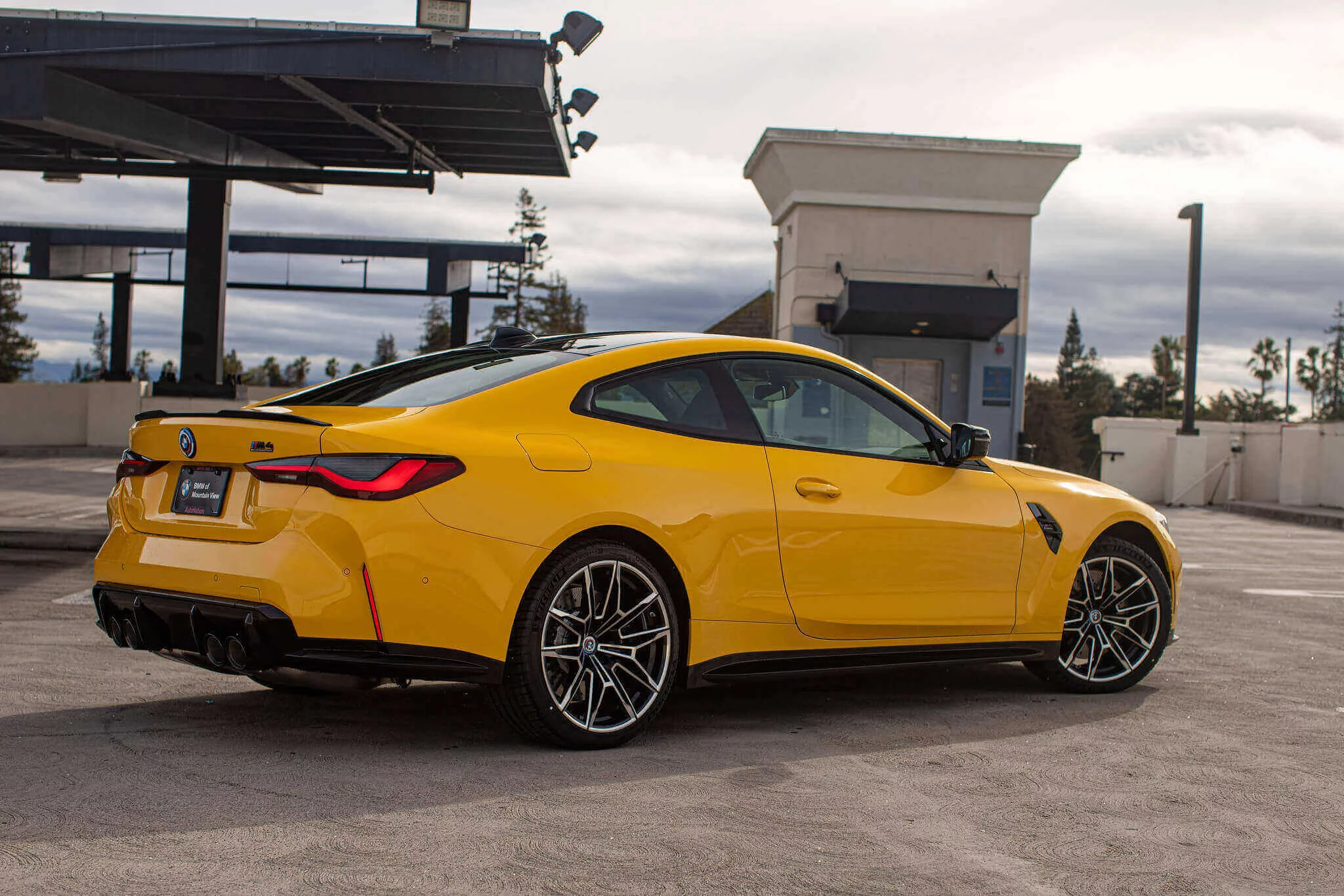 Speed Yellow BMW M4