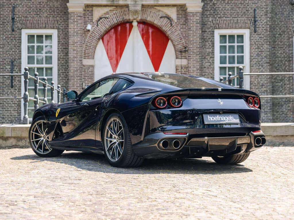 Blu Micalizzato Ferrari 812