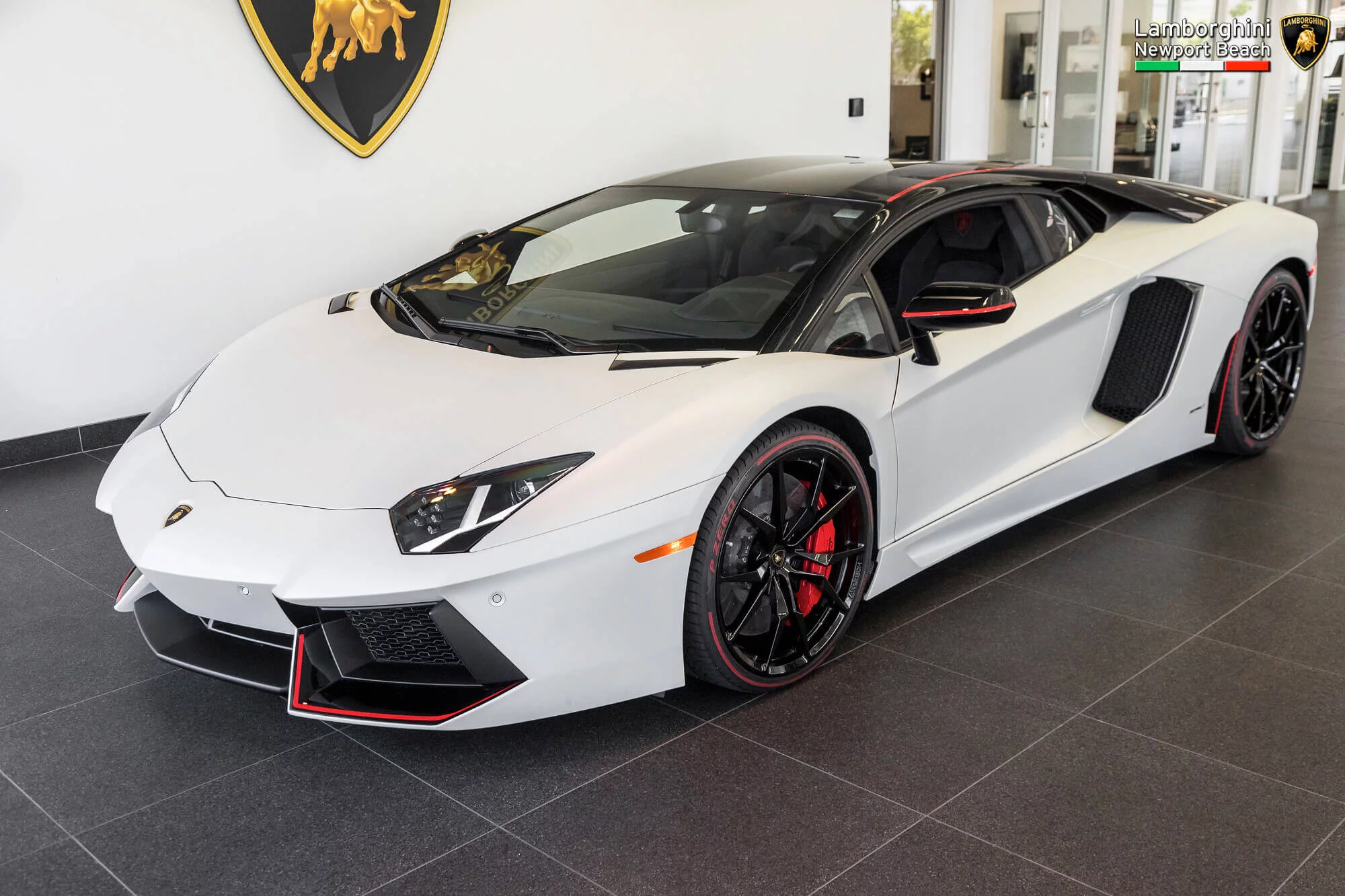 Bianco Canopus Lamborghini Aventador