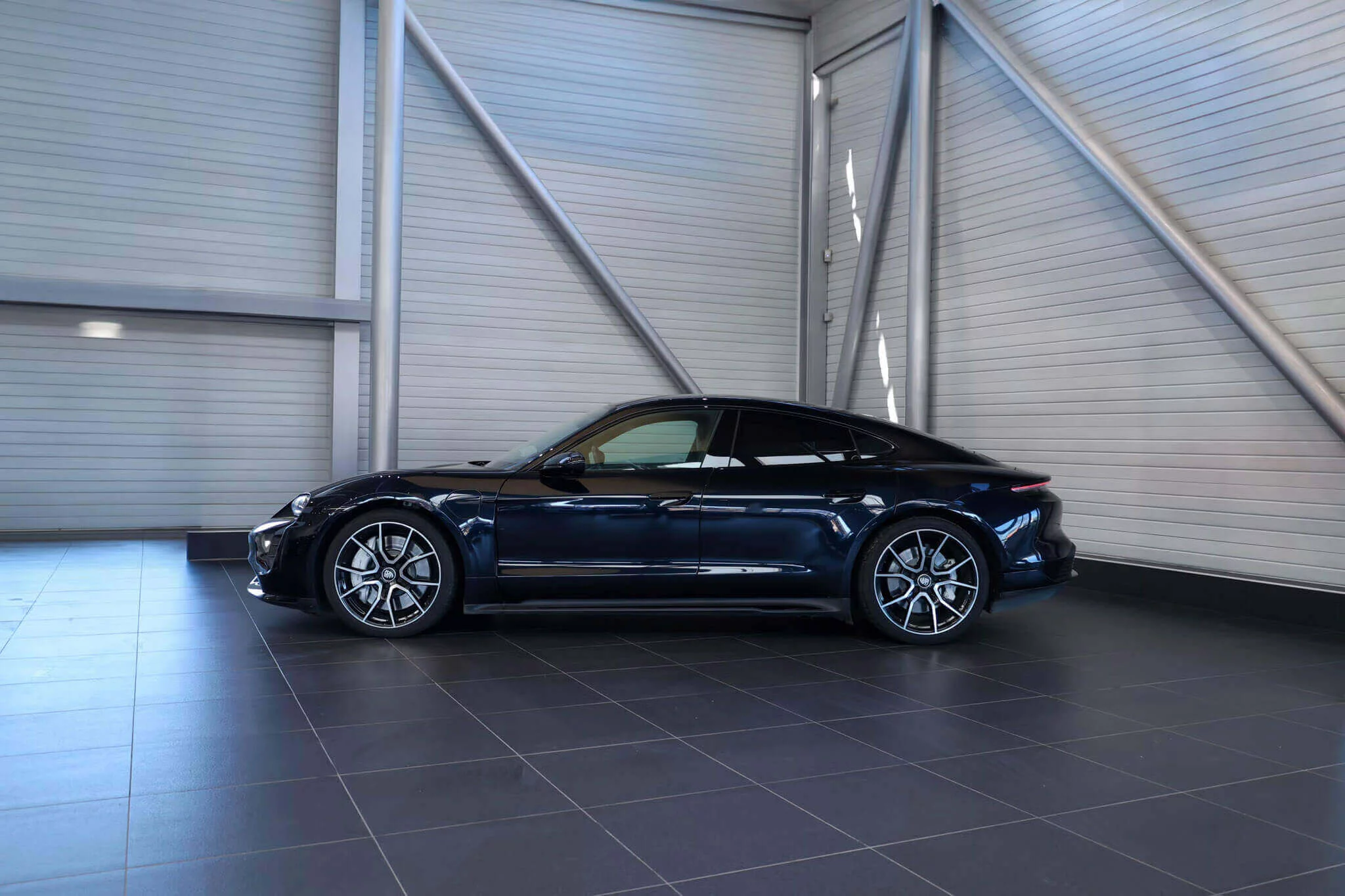 Moonlight Blue Metallic Porsche Taycan