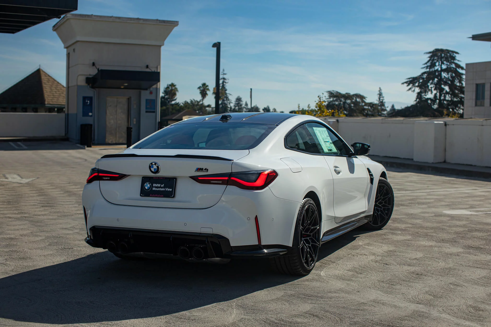Alpine White III BMW M4