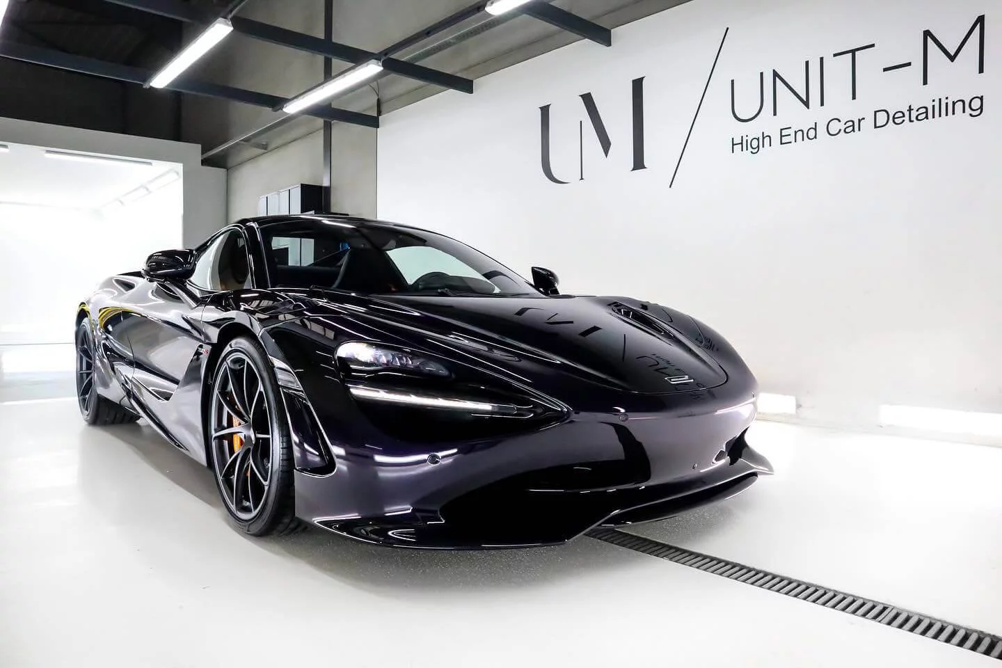 Amethyst Black McLaren 750S
